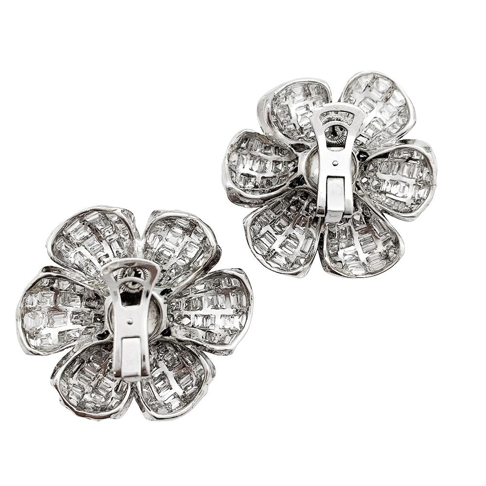 Flower Earrings, White Gold All Set with Round and Baguette Diamonds In Excellent Condition In Paris, IDF