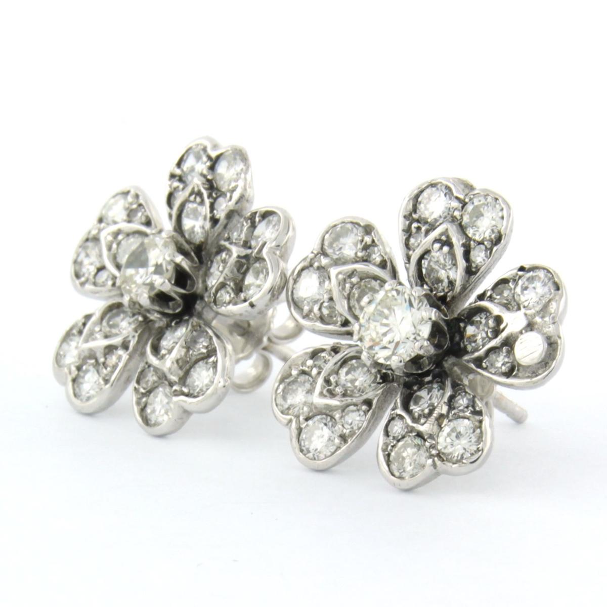 Moderne Boucles d'oreilles fleur avec diamants taille unique et brillants jusqu'à 3,50 carats en or 18 carats en vente