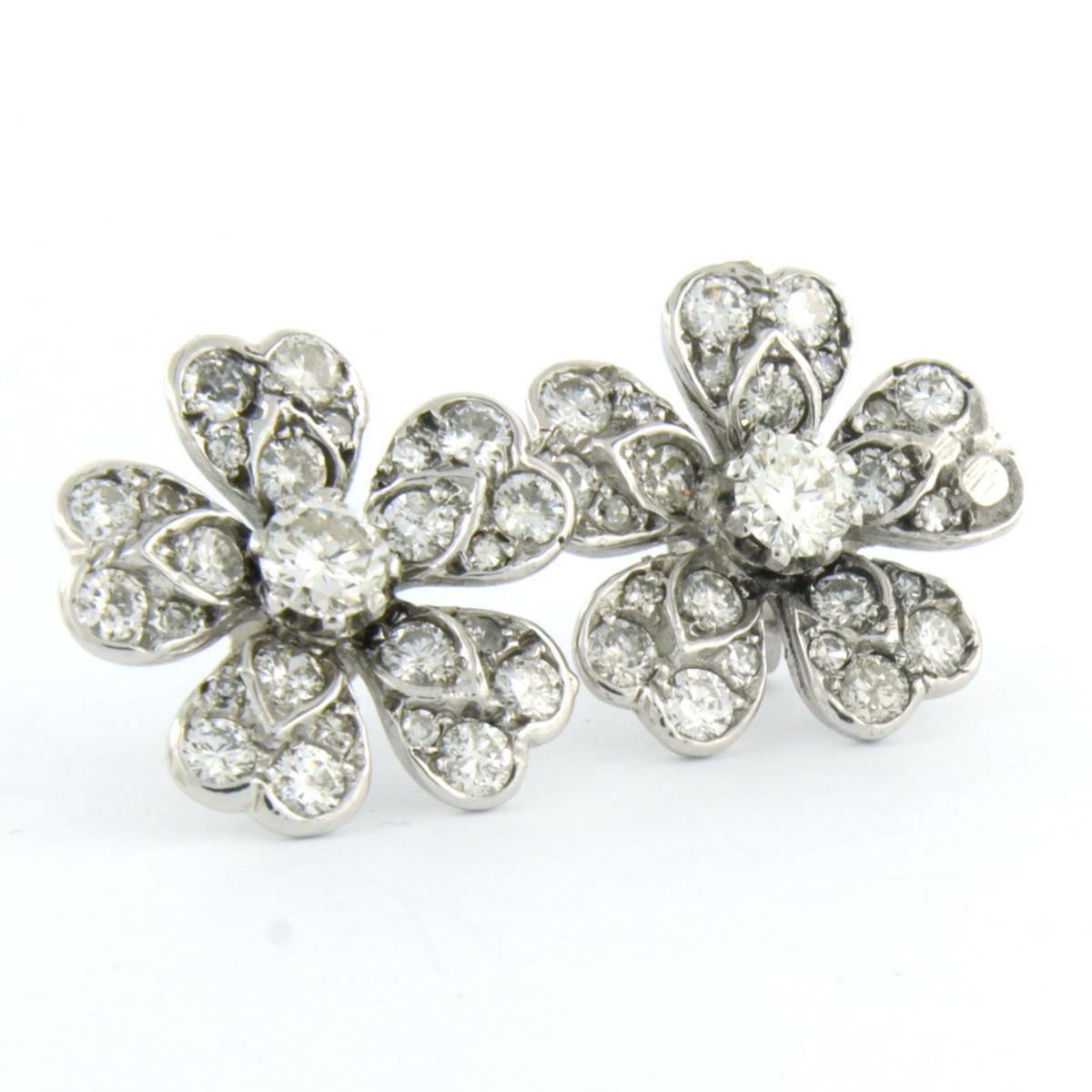 Taille brillant Boucles d'oreilles fleur avec diamants taille unique et brillants jusqu'à 3,50 carats en or 18 carats en vente