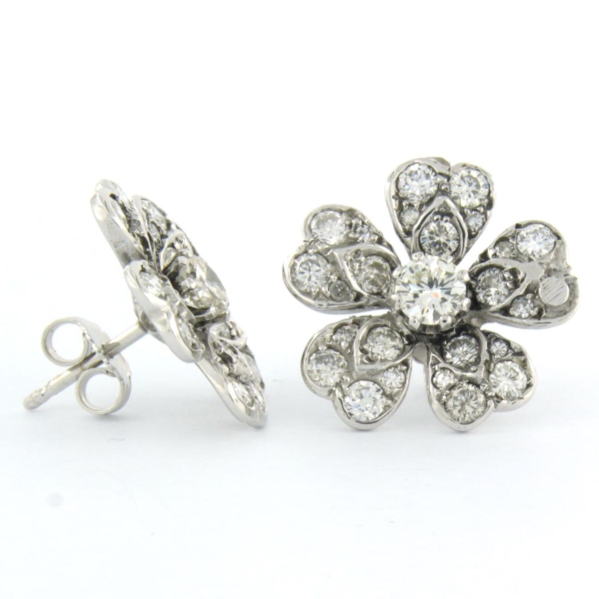 Boucles d'oreilles fleur avec diamants taille unique et brillants jusqu'à 3,50 carats en or 18 carats Excellent état - En vente à The Hague, ZH