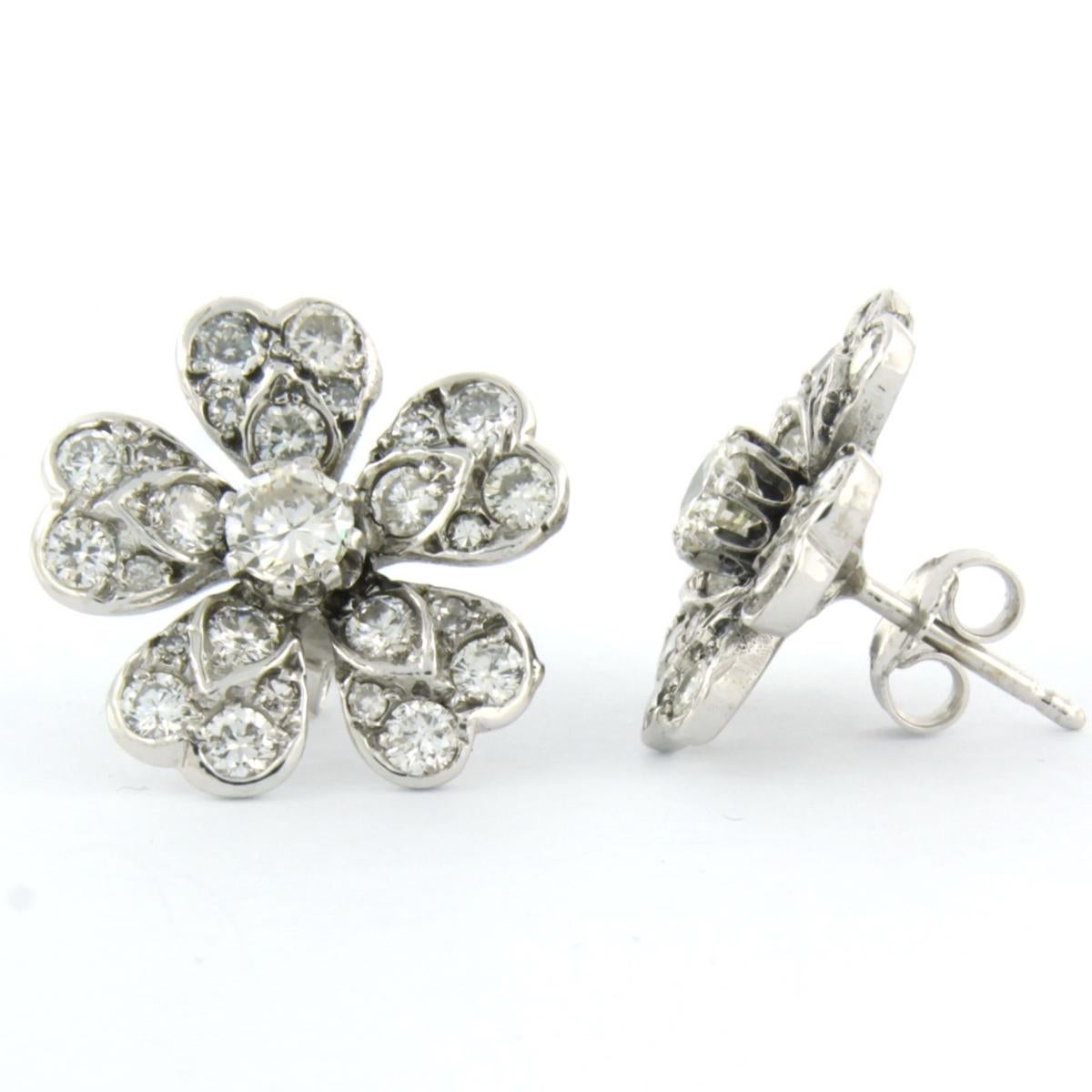 Boucles d'oreilles fleur avec diamants taille unique et brillants jusqu'à 3,50 carats en or 18 carats Pour femmes en vente
