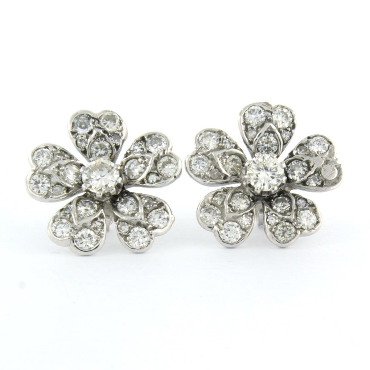 Boucles d'oreilles fleur avec diamants taille unique et brillants jusqu'à 3,50 carats en or 18 carats en vente 1