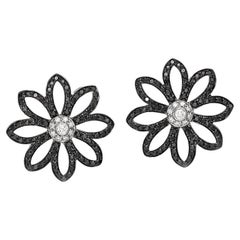 Boucles d'oreilles à fleurs avec diamants noirs