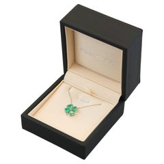 Flower Emerald Necklace 
Diamond 18kGold