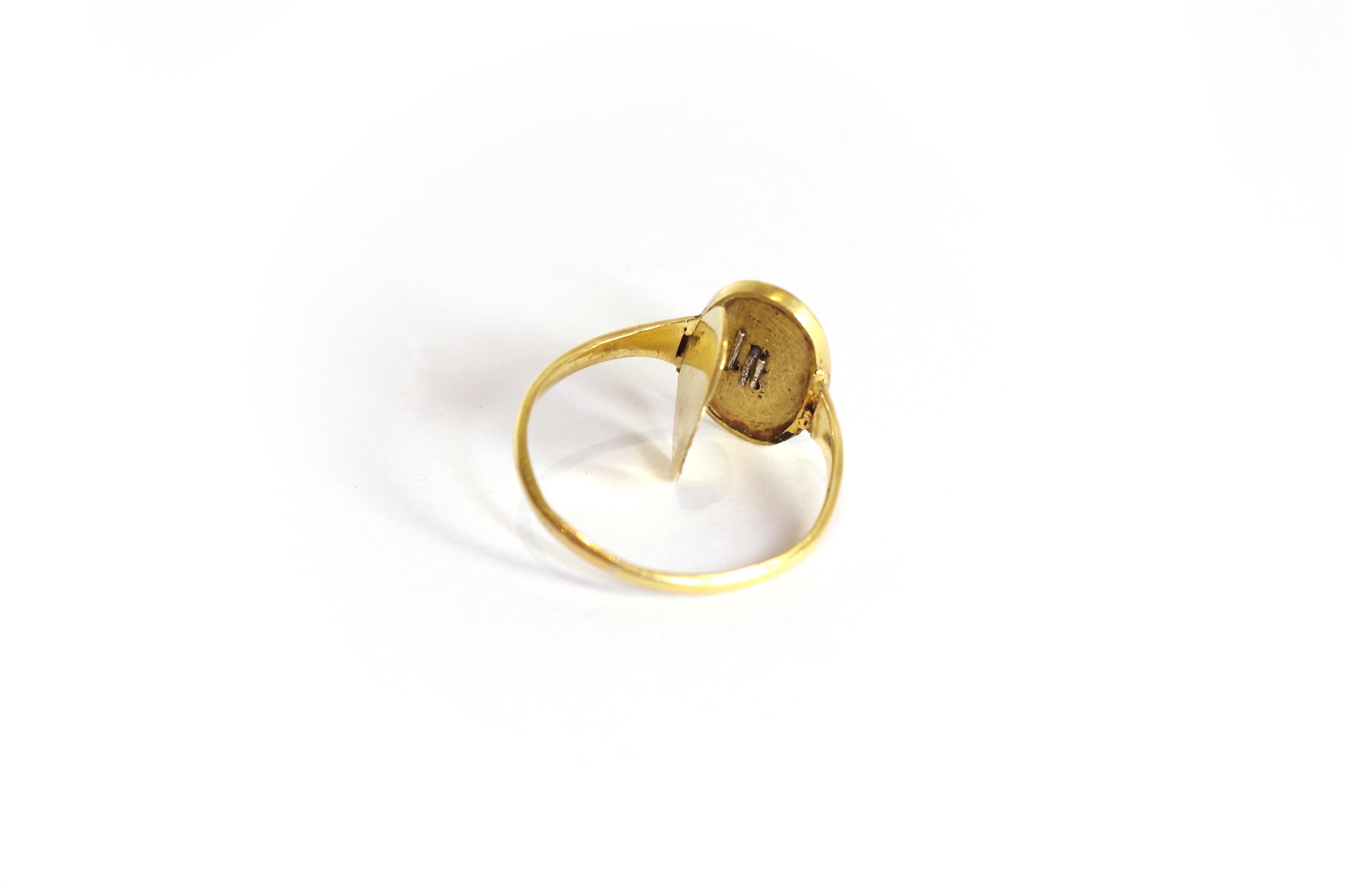 Flower Enamel Secret Locket Ring in 18k Gold For Sale 4