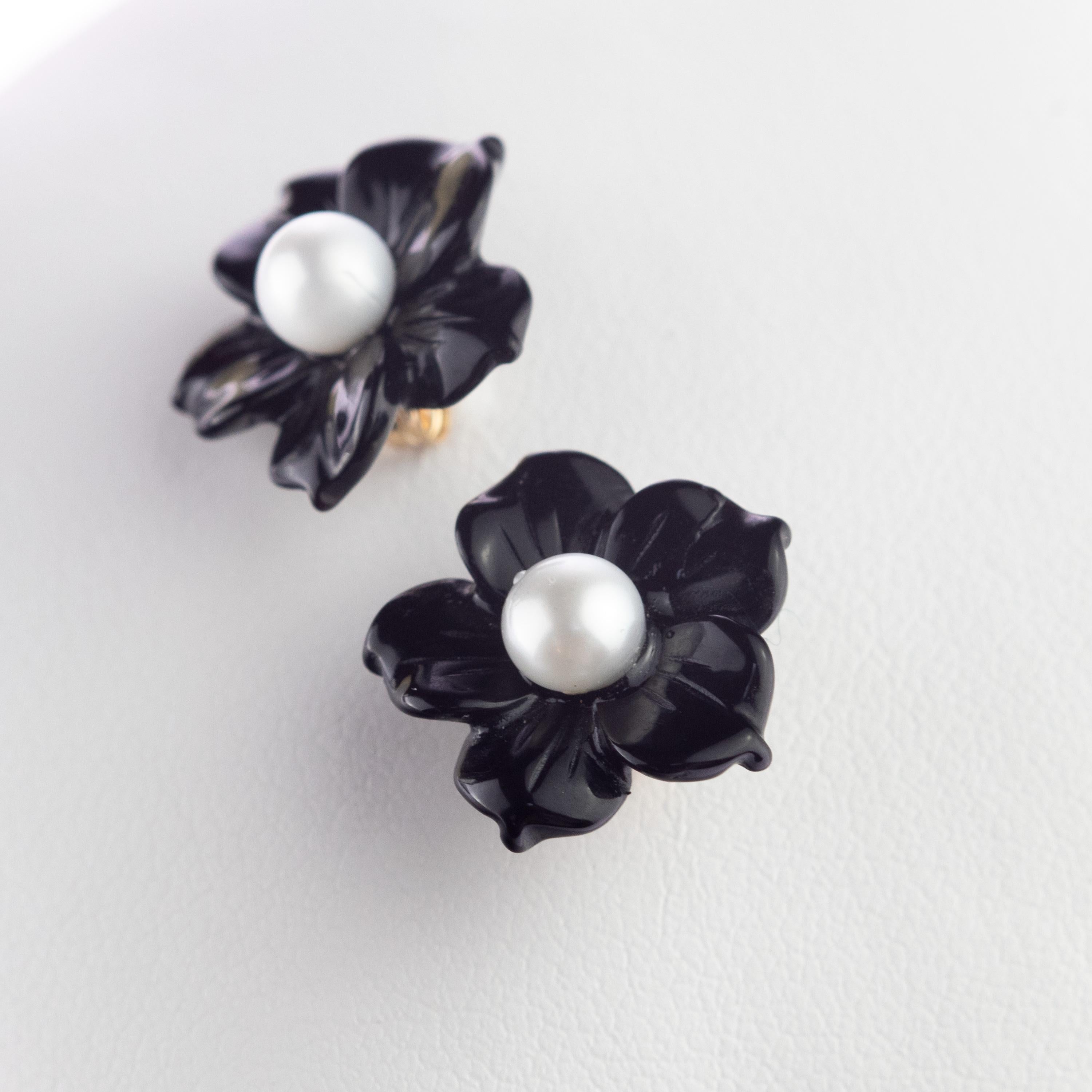Women's Flower Filled Gold Black Agate Freshwater Pearl Stud Handmade Italian Earrings For Sale