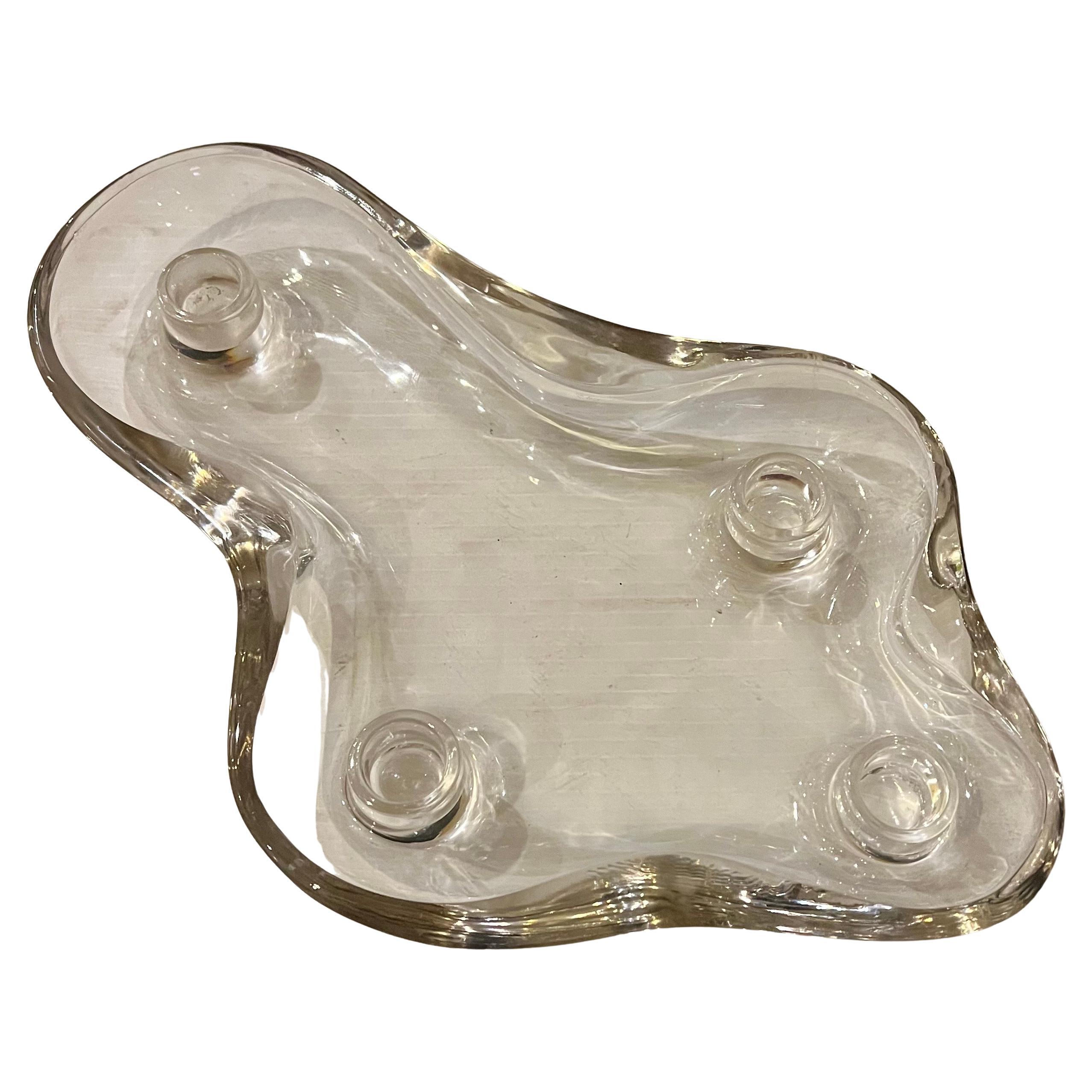 Portacandele Flower Floater disegnato da Eva Lisa (Pipsan) Saarinen Swanson e prodotto dalla U.S. Glass Company nel 1948. 

Eva Lisa (Pipsan) Saarinen Swanson fa parte di un'influente famiglia di designer. Suo padre era l'architetto e designer Eliel