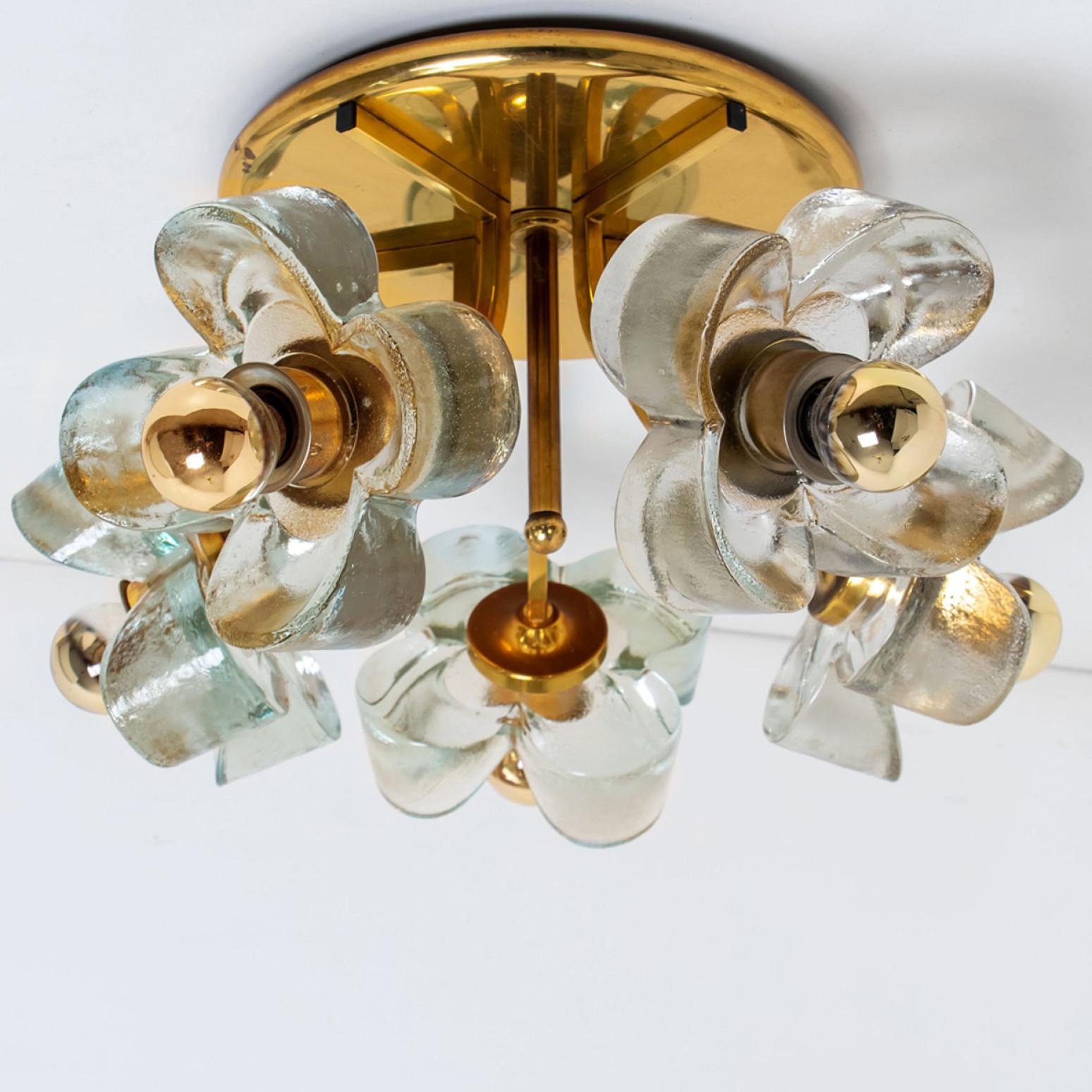 A wonderful flower flush mount by Sische Lighting, circa 1970s, Germany.
The flush mount is composed of six glass flower shades attached to a round brass base. High end piece from the 20th century.

The flush illuminates a warm-light due to the