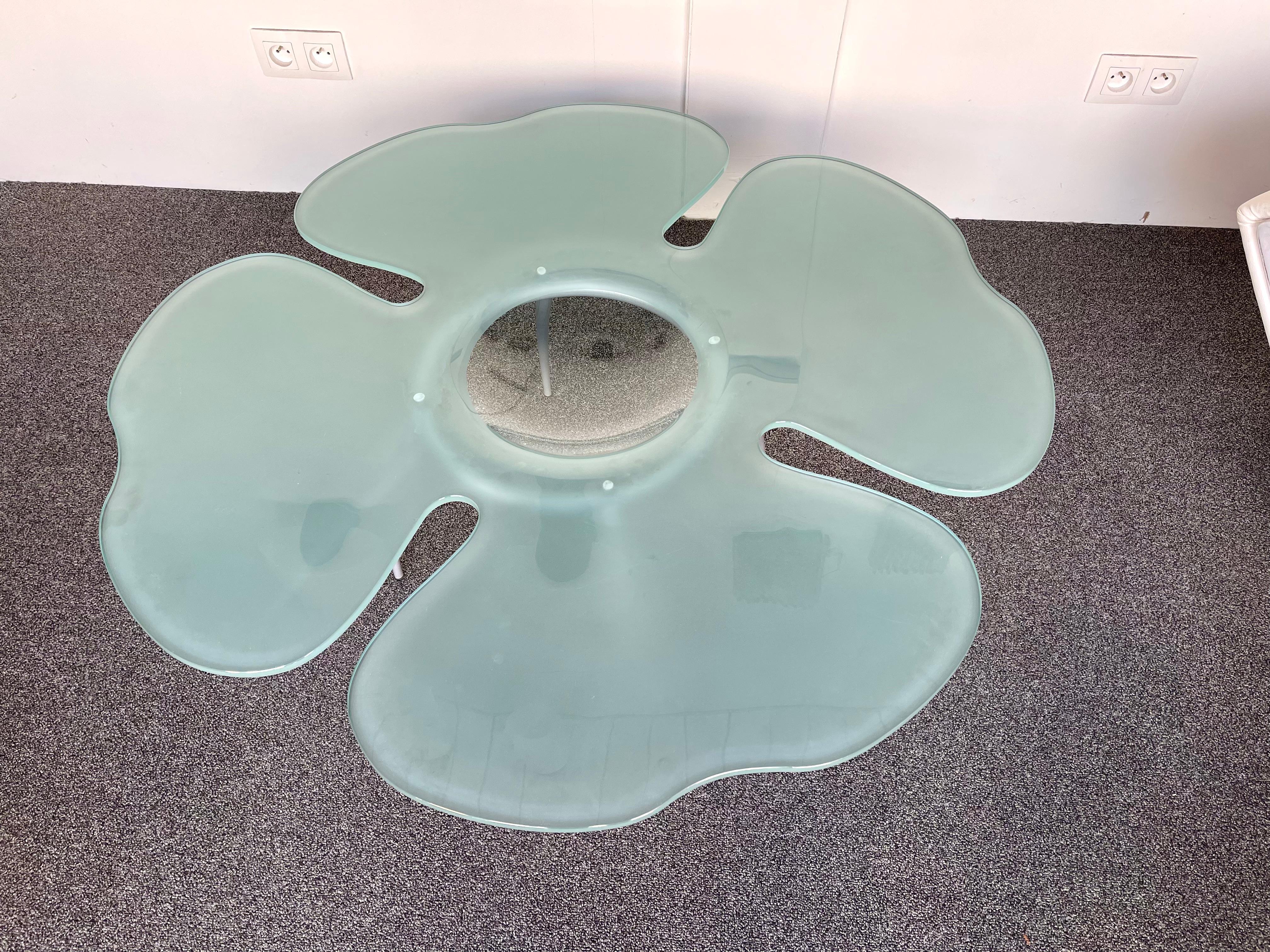 Mesa baja de cristal Flower de Glas Italia, Italia, años 90 Moderno de mediados de siglo en venta