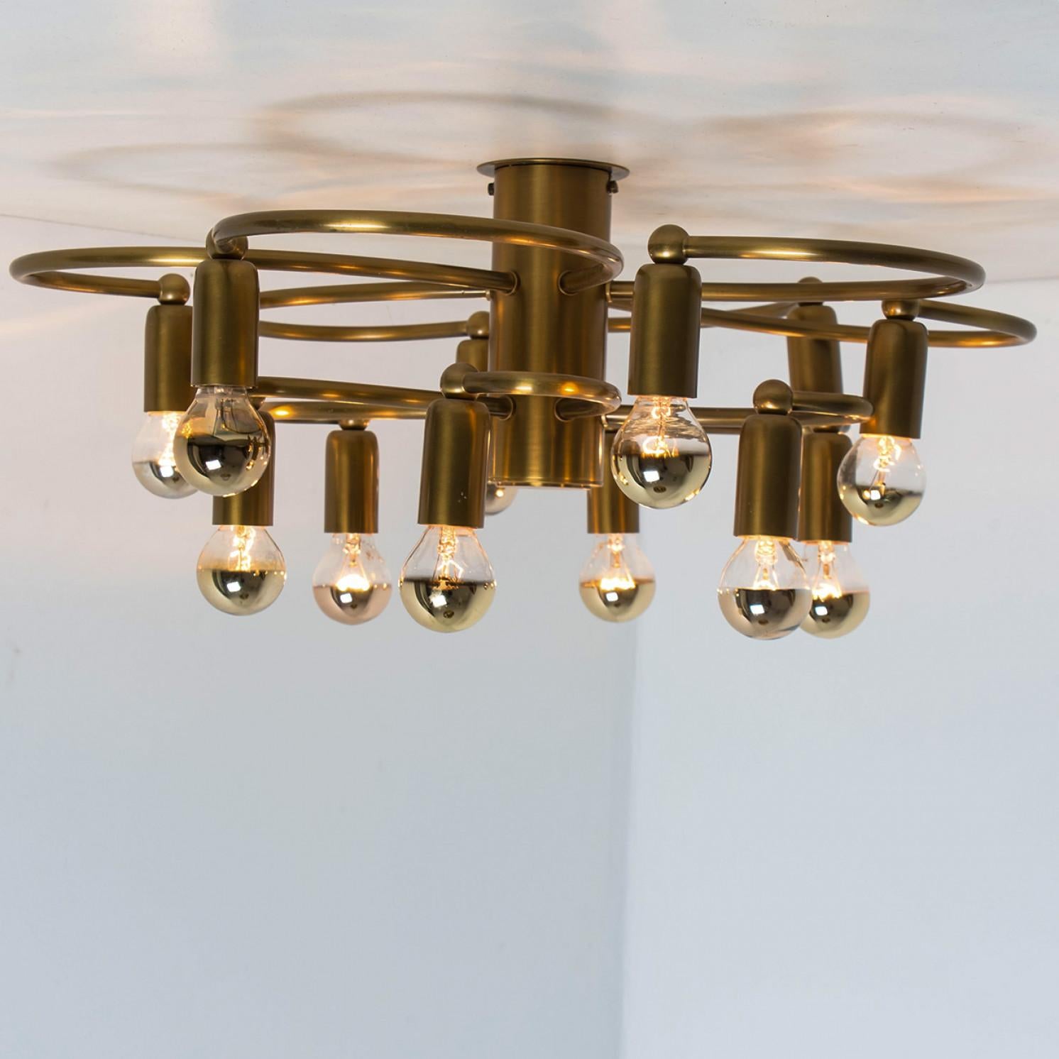 Flor de latón dorado para empotrar by Leola, 1970s Metal en venta