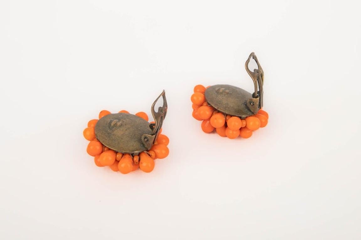 Flower Golden Metal Clip-On Earrings In Good Condition For Sale In SAINT-OUEN-SUR-SEINE, FR