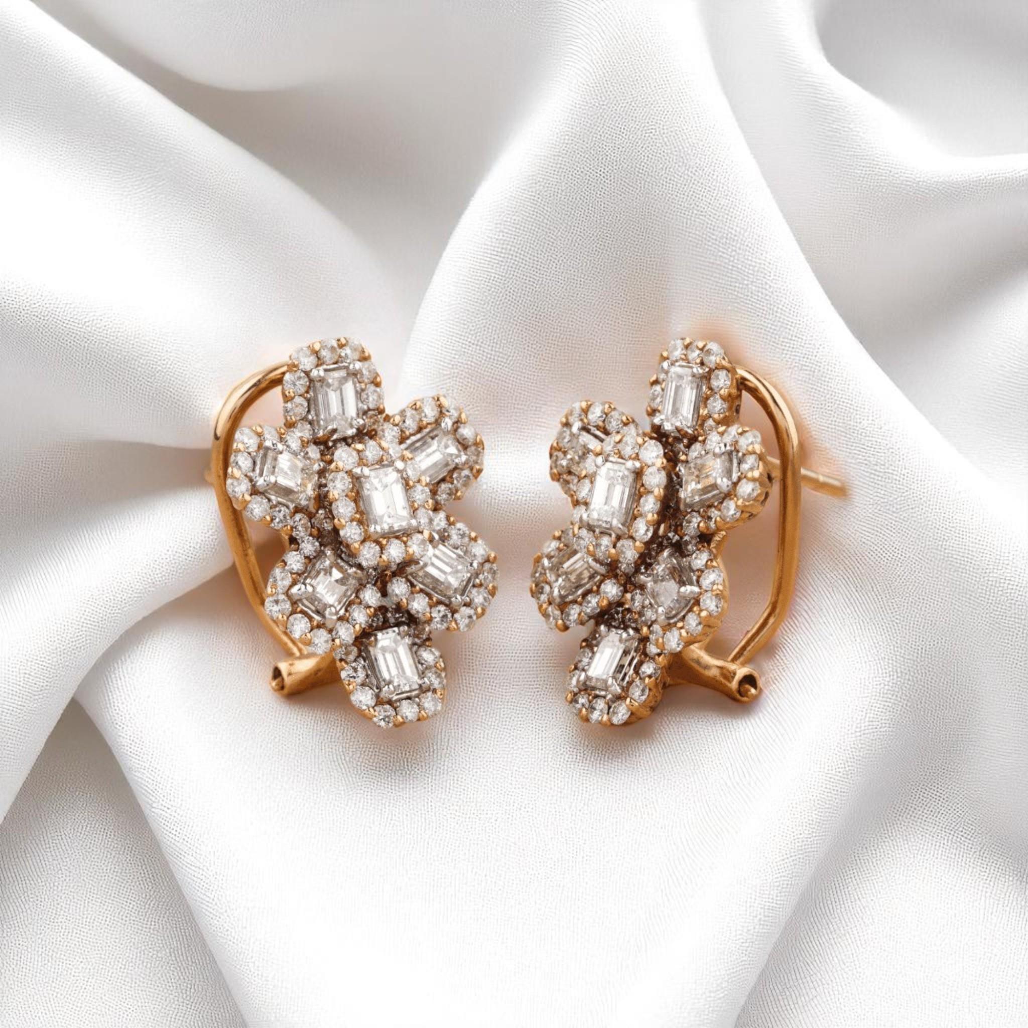 Donna Orecchini a fiore con diamante a raggiera in oro massiccio 14K (certificati) in vendita