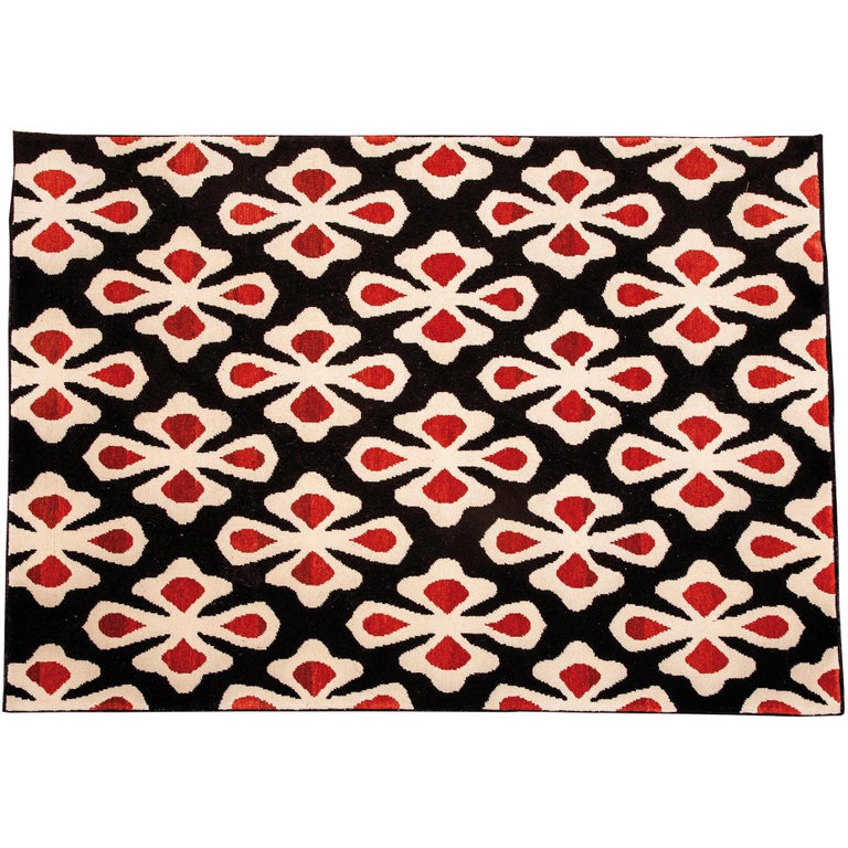 21st Century Design Flower Pattern Wool Rug Hand-Tufted Red and Black ...