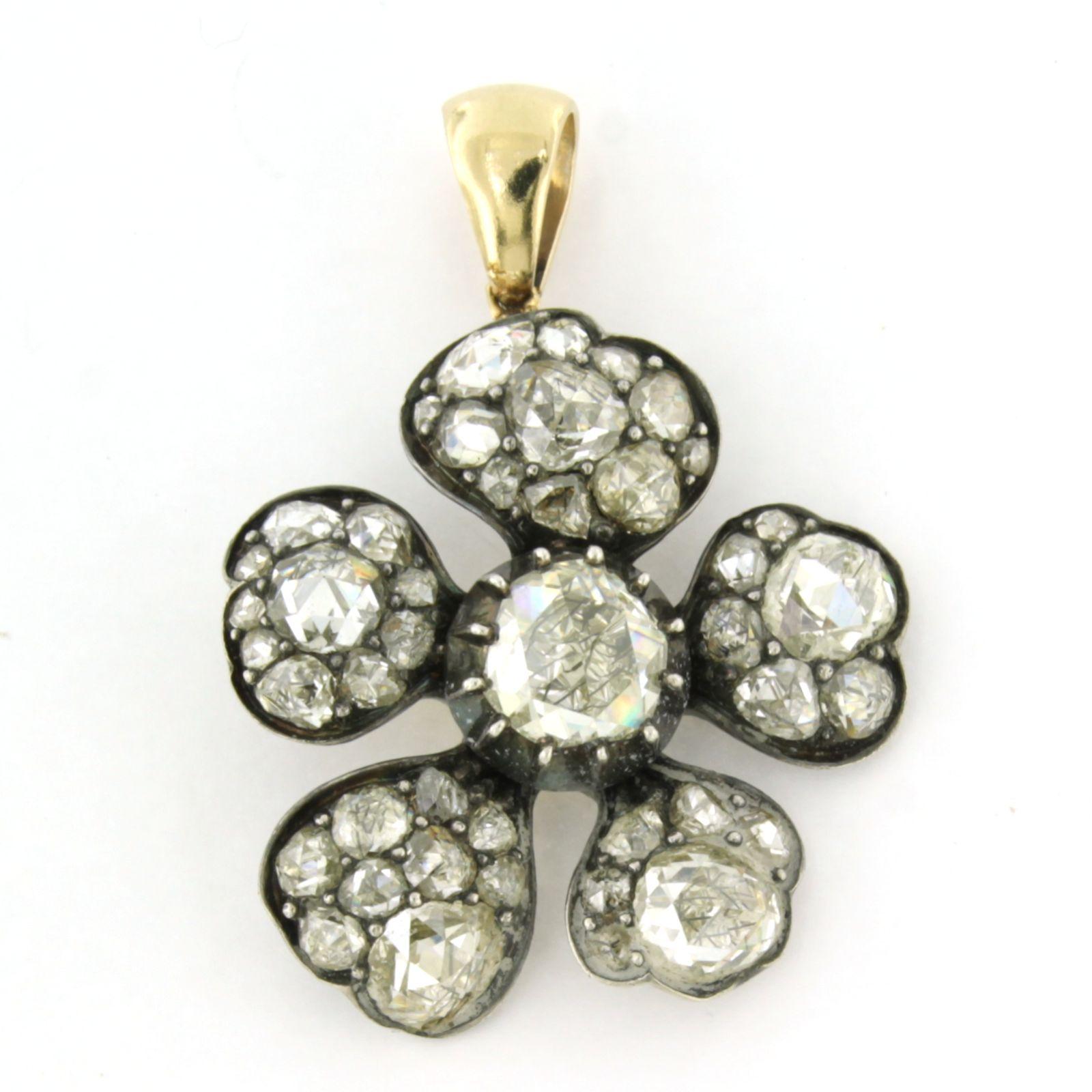 Début de l'époque victorienne flower head shape pendant with rose diamonds up to. 4.00ct 14k gold and silver en vente