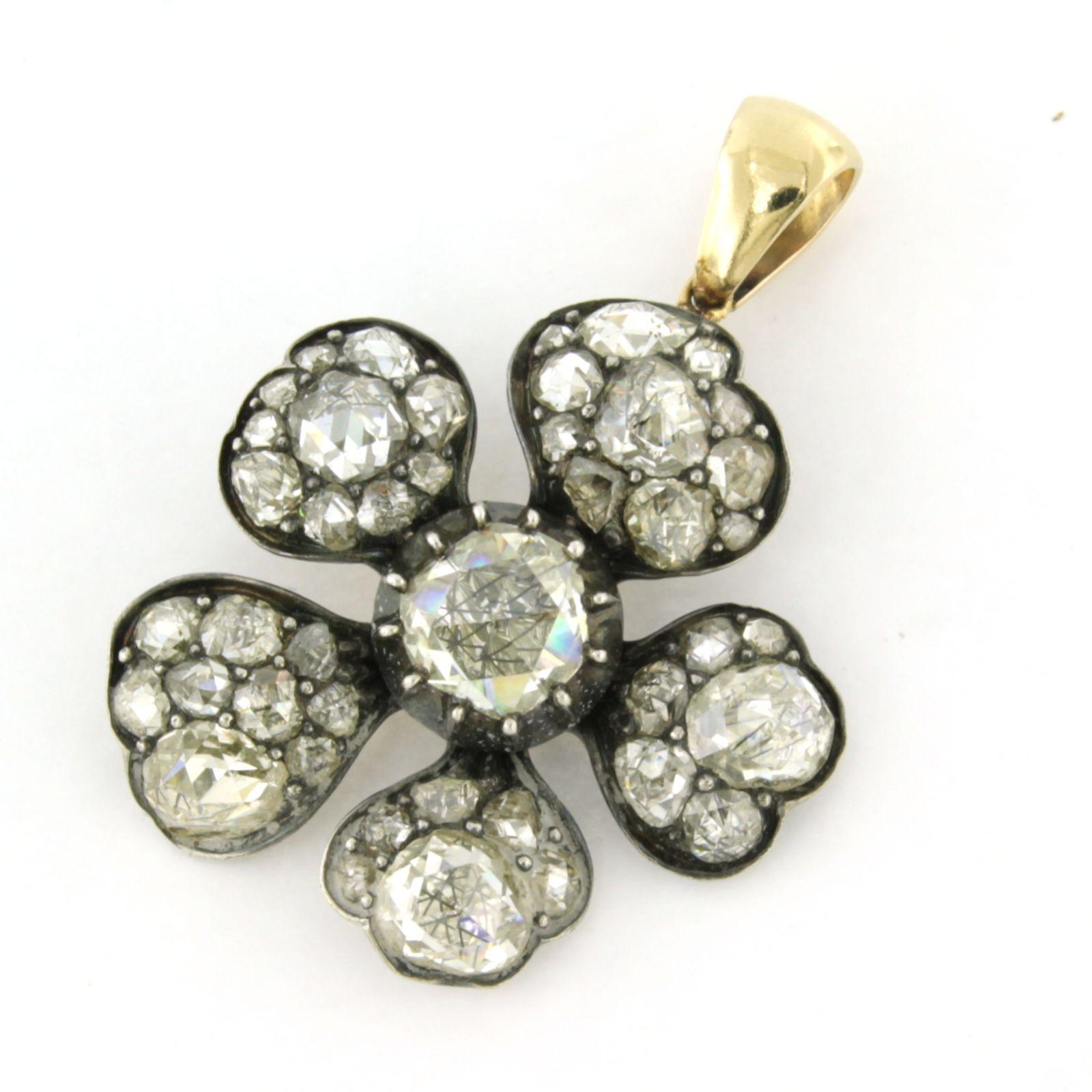 flower head shape pendant with rose diamonds up to. 4.00ct 14k gold and silver Excellent état - En vente à The Hague, ZH