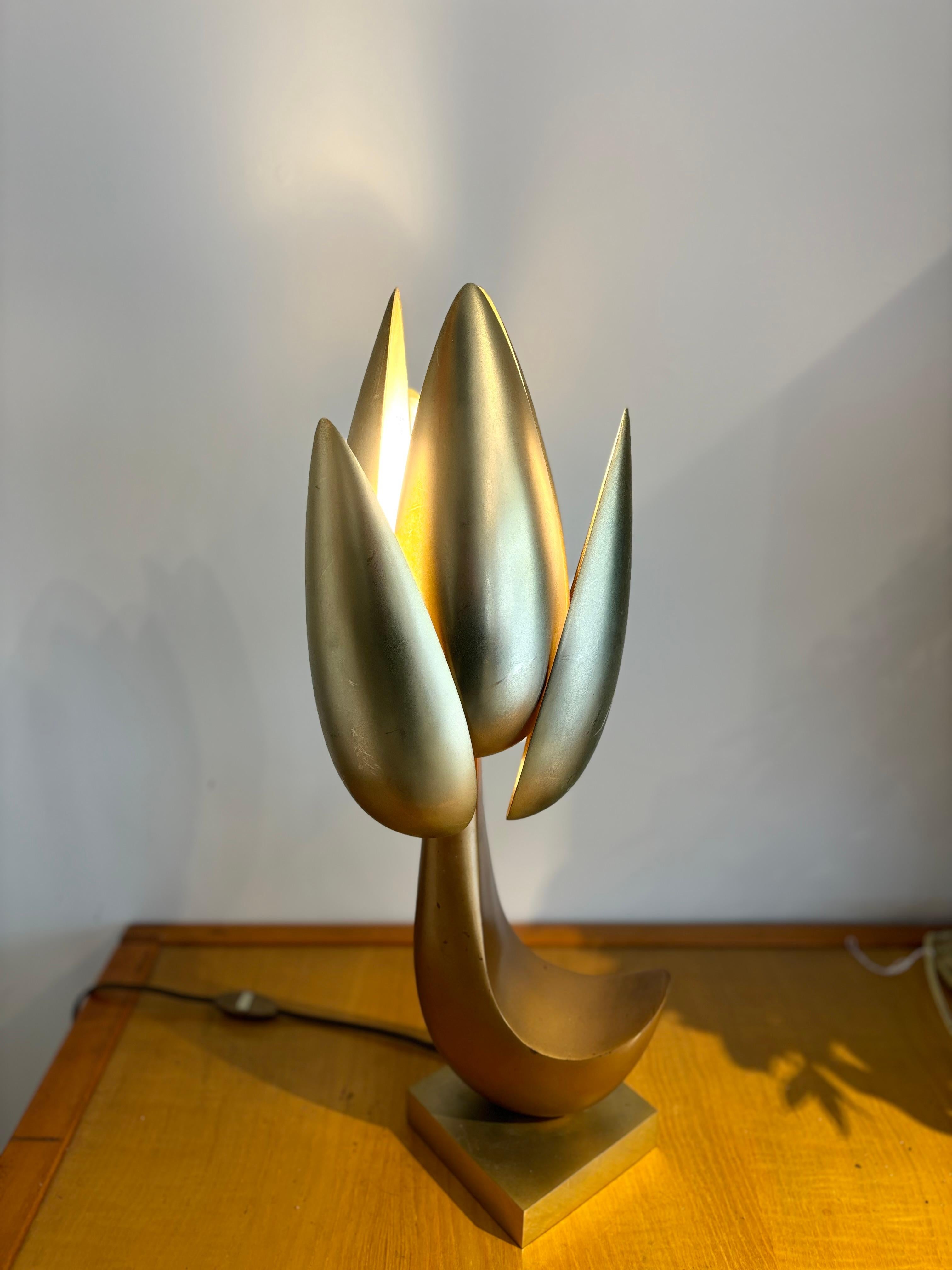 Moderno Lampada a fiori di Michel Armand in vendita