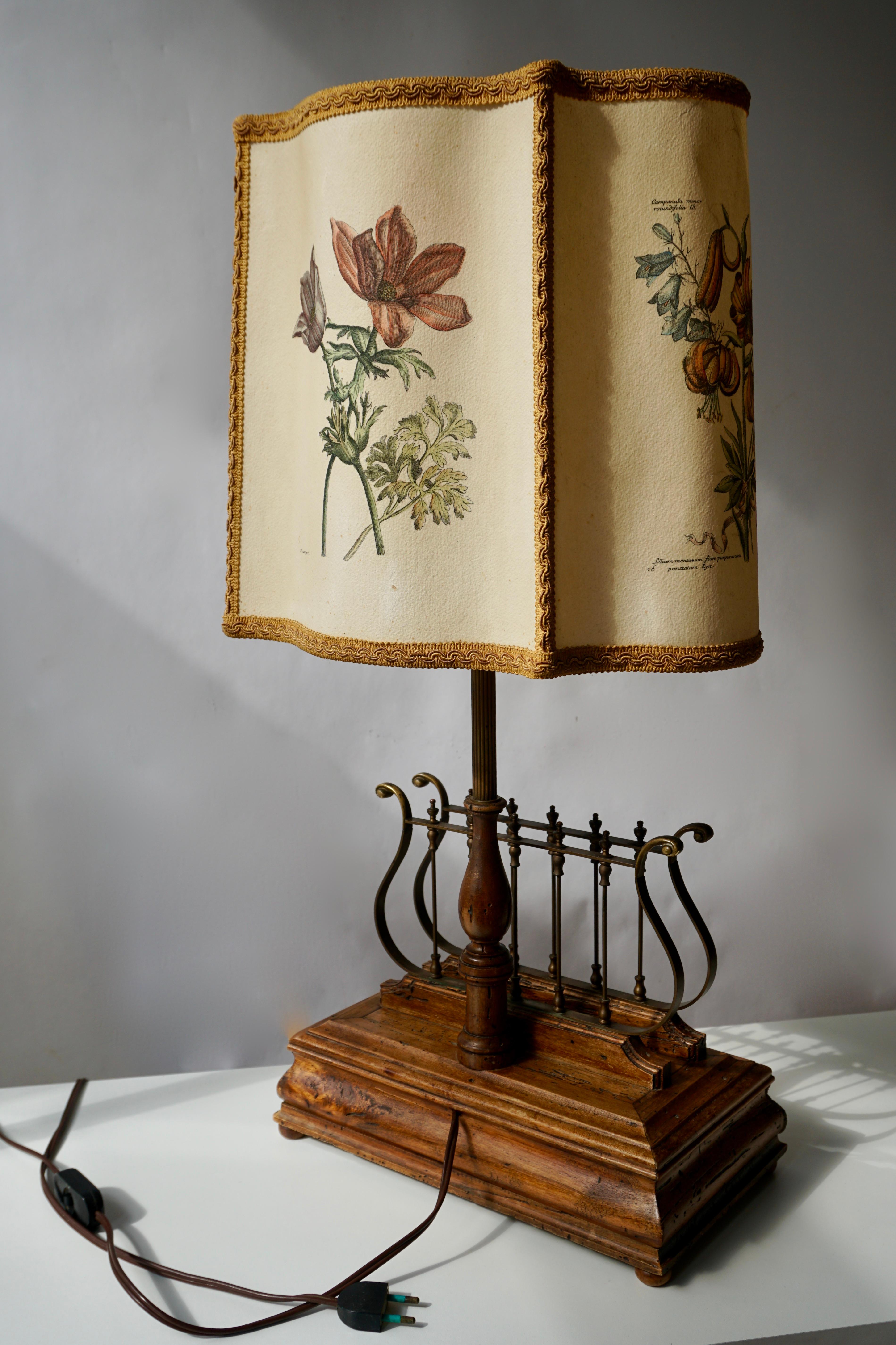 Hollywood Regency Flower Lamp in Wood and Brass For Sale