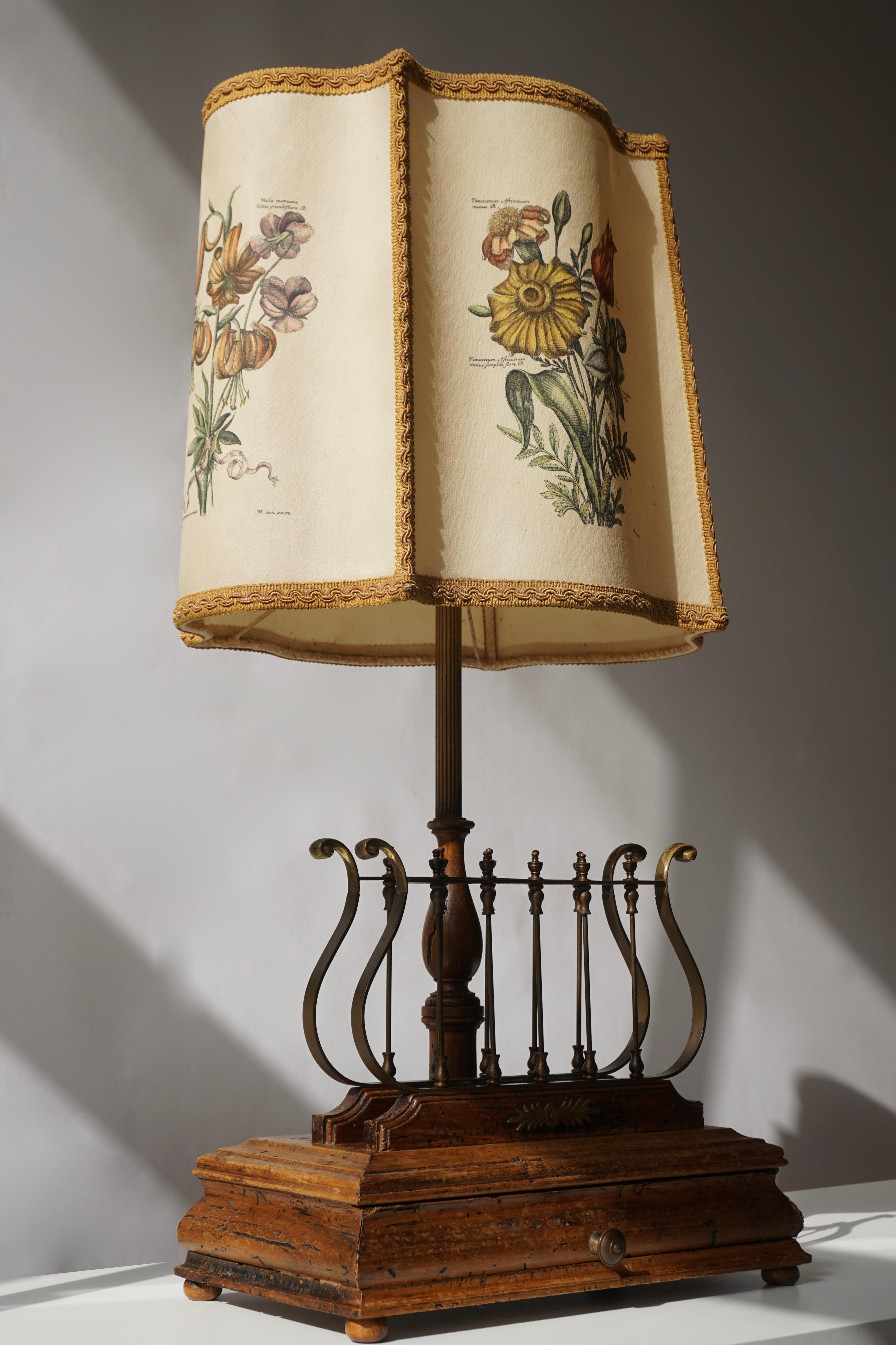 Italian Flower Lamp in Wood and Brass For Sale