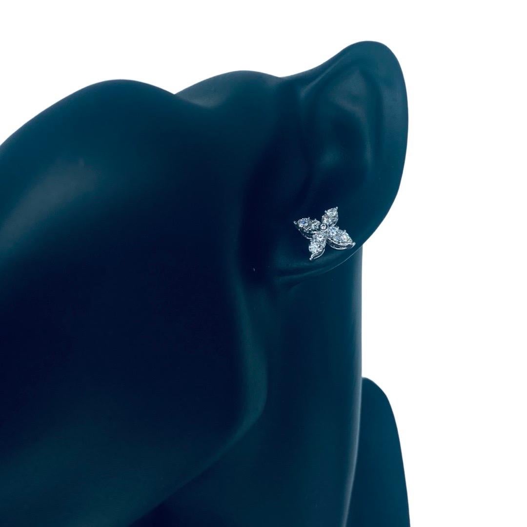 Flower Leaf 1.00 Carat Diamonds Stud Earrings 14k White Gold In Excellent Condition For Sale In Miami, FL
