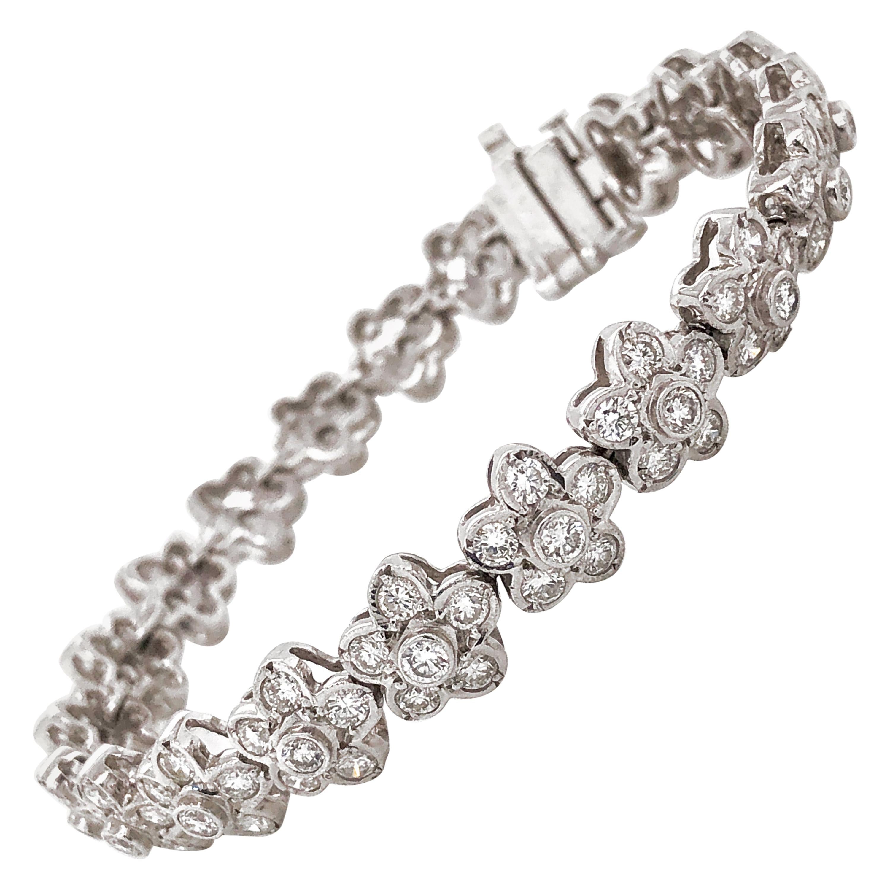 Flower Round Cut White Diamonds 7.79 Carat Platinum Link Bracelet For Sale