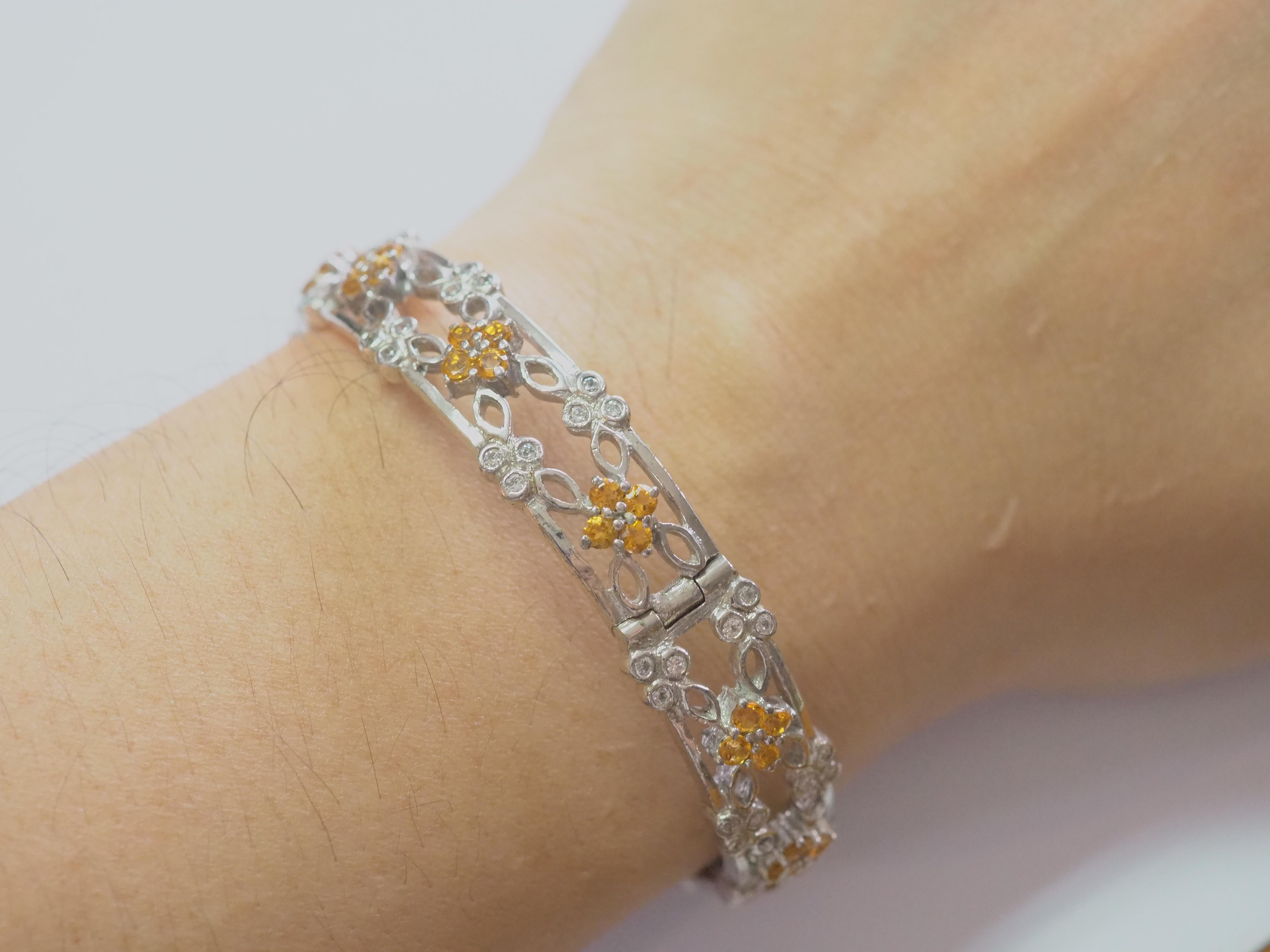 Flower Motif 3.50ct Citrine & CZ Sterling Silver Bangle Bracelet, 6.7cm Diameter In Excellent Condition For Sale In เกาะสมุย, TH