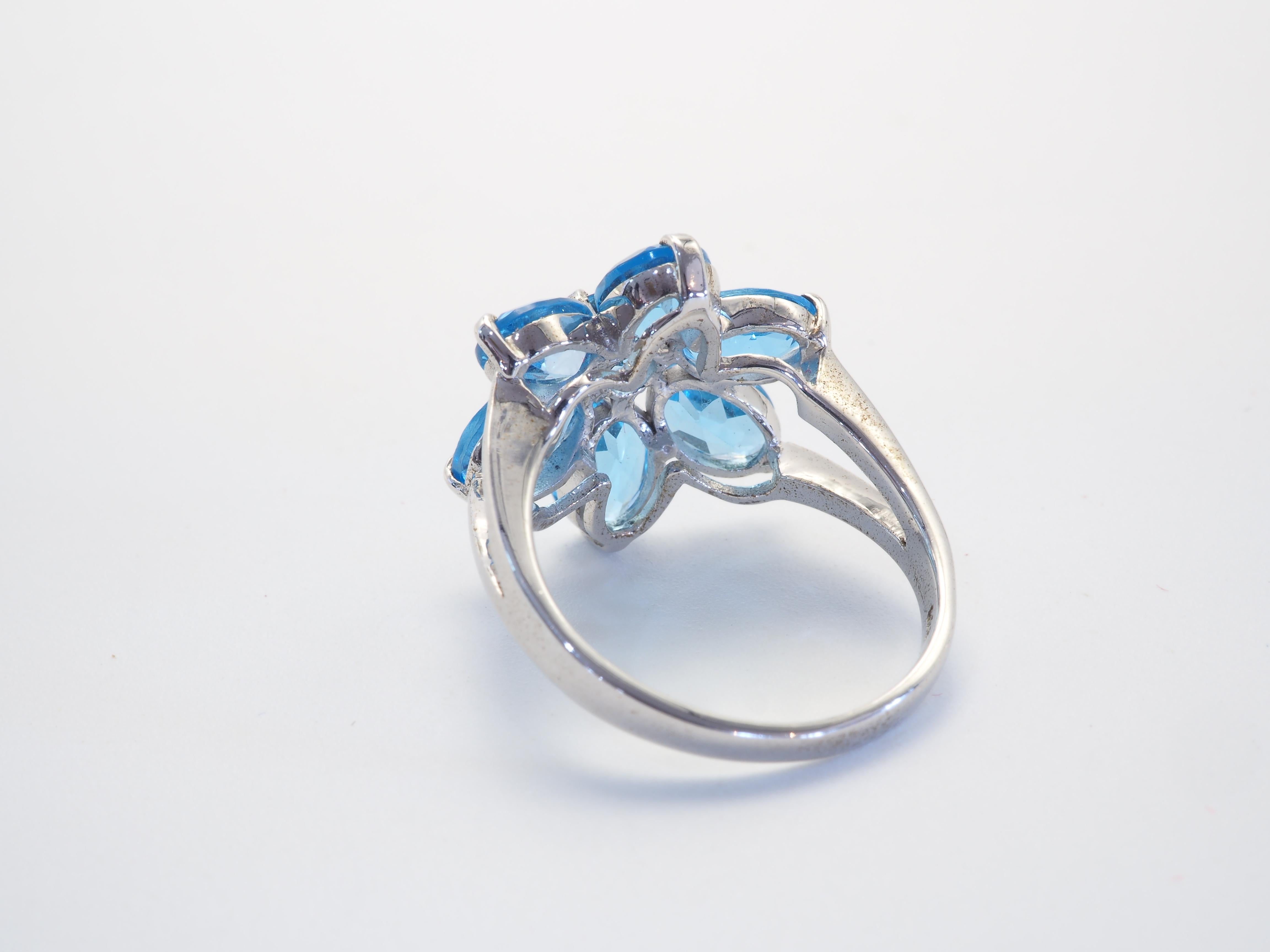 Brilliant Cut Flower Motif 4.74ct Blue Topaz Sterling Silver Fashion Ring For Sale