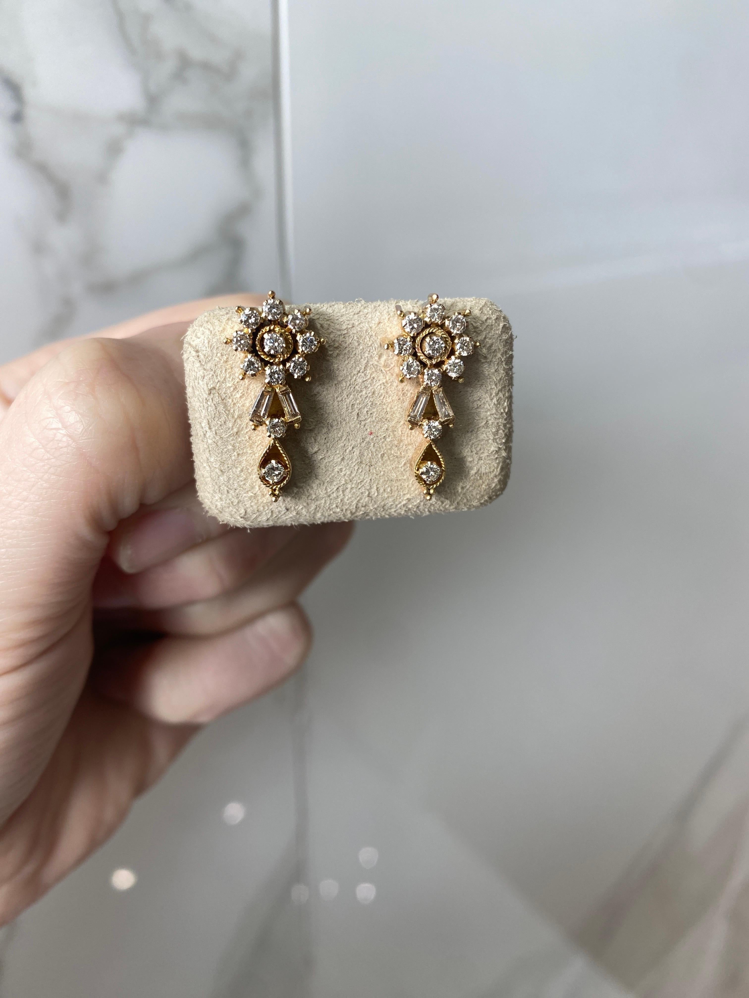 Flower Motif Diamond Earrings In New Condition For Sale In Houston, TX