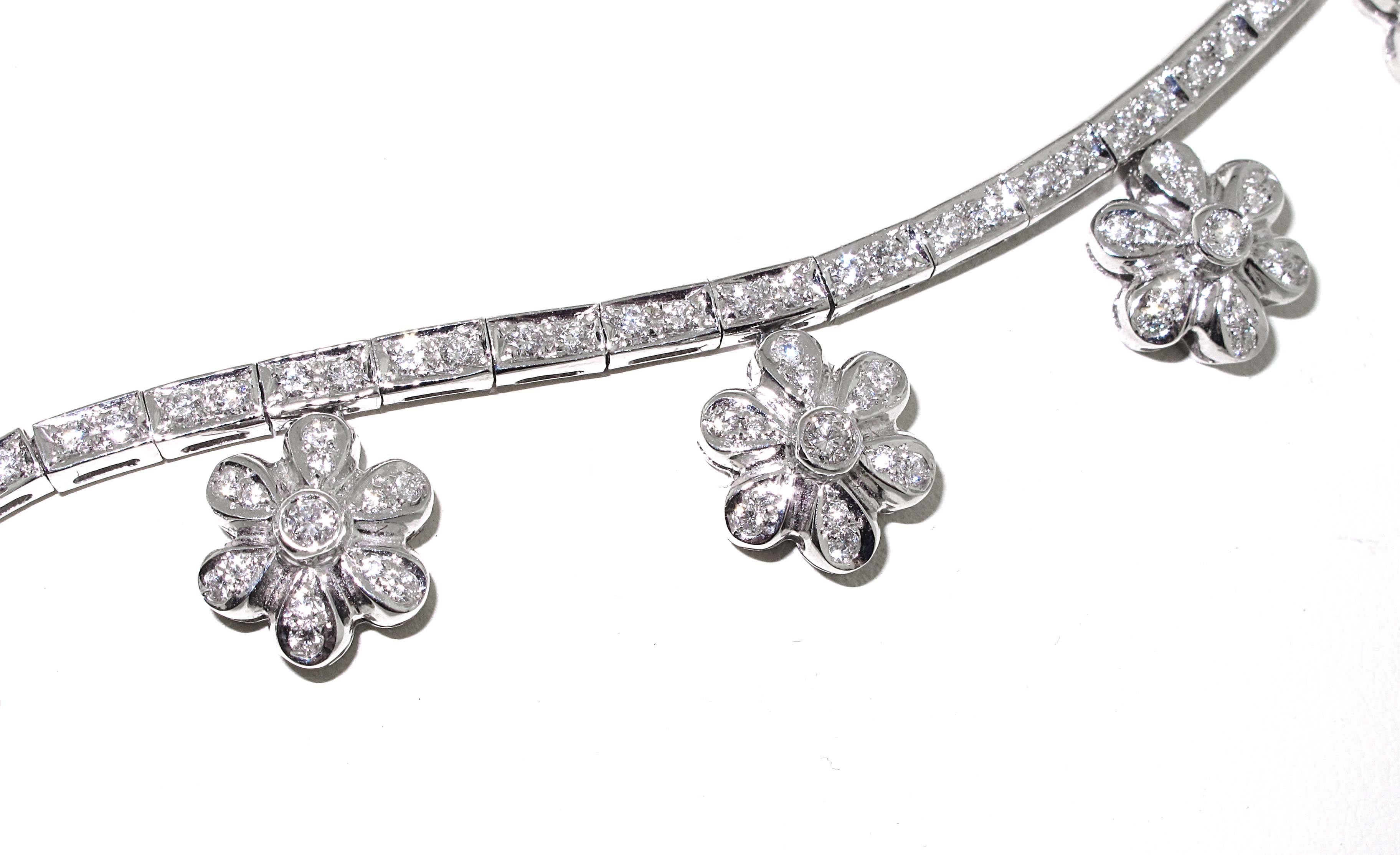 Modern 4 ct Diamond Flower Diamond Necklace 18 Karat Gold. Retail $14, 800 For Sale