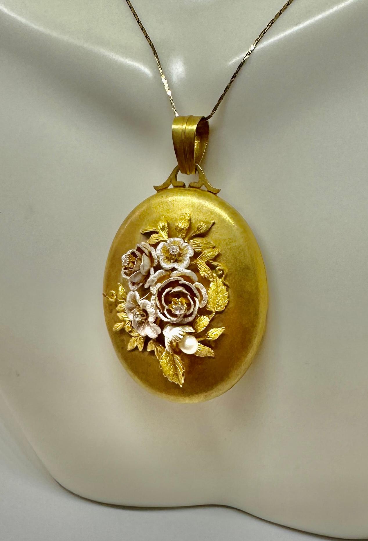 Colgante Relicario Motivo Flor Mina Antigua Diamante Esmalte Nacarado Oro 18 Kilates Victoriano en venta