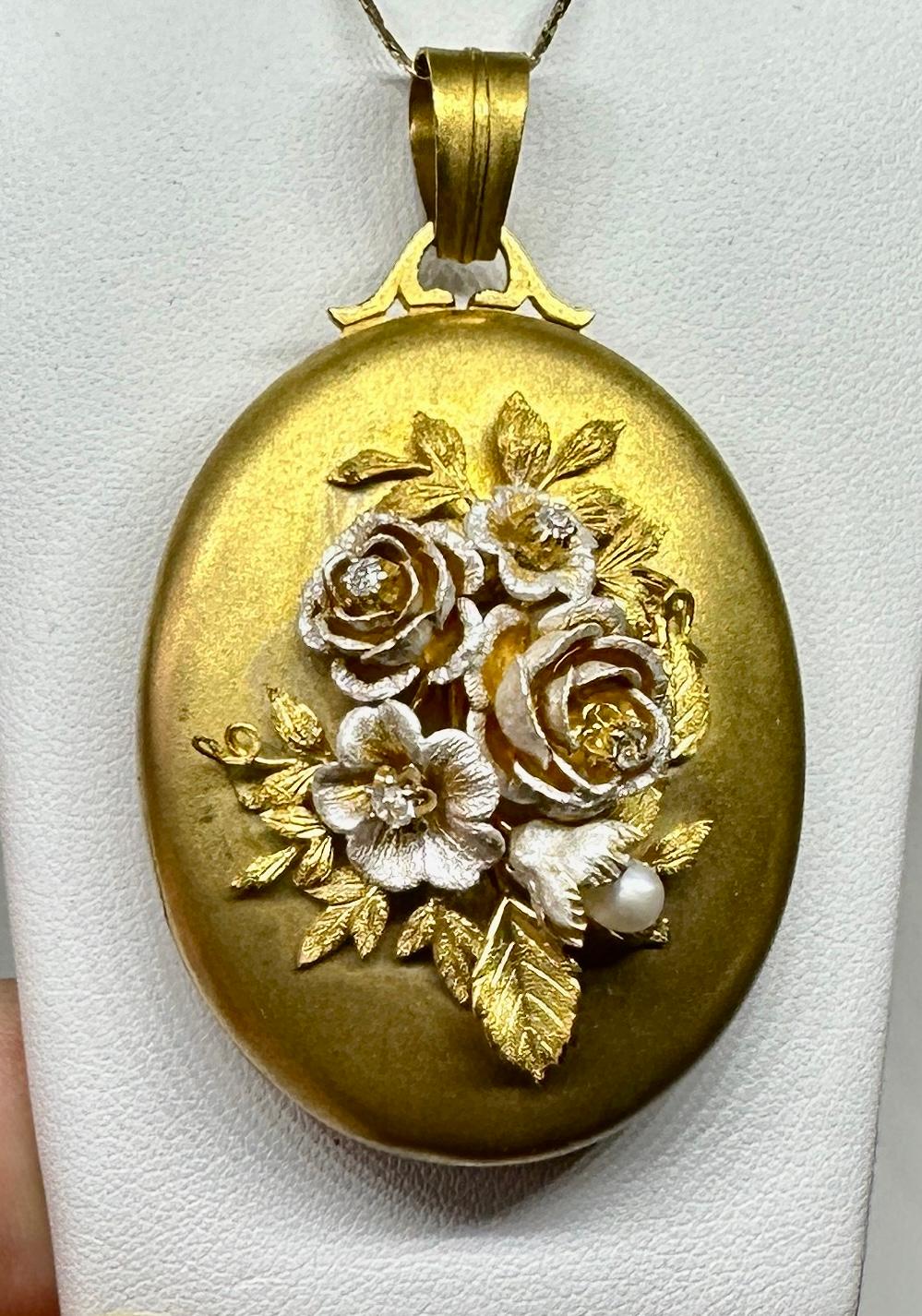 Colgante Relicario Motivo Flor Mina Antigua Diamante Esmalte Nacarado Oro 18 Kilates en venta 1