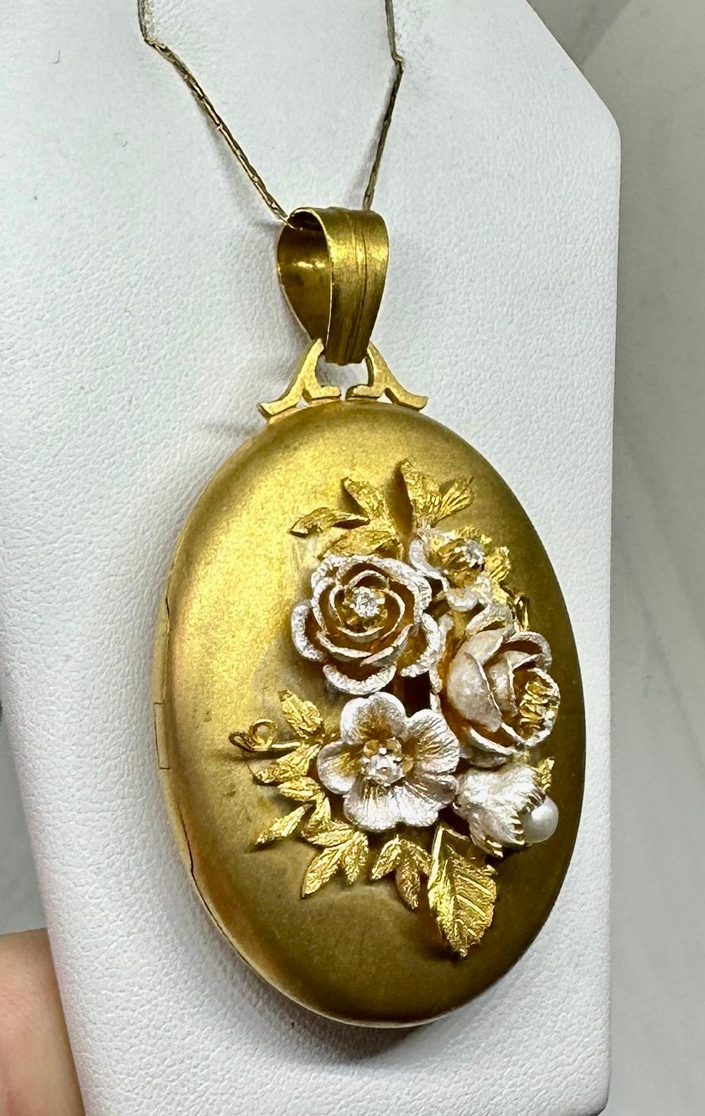 Colgante Relicario Motivo Flor Mina Antigua Diamante Esmalte Nacarado Oro 18 Kilates en venta 3