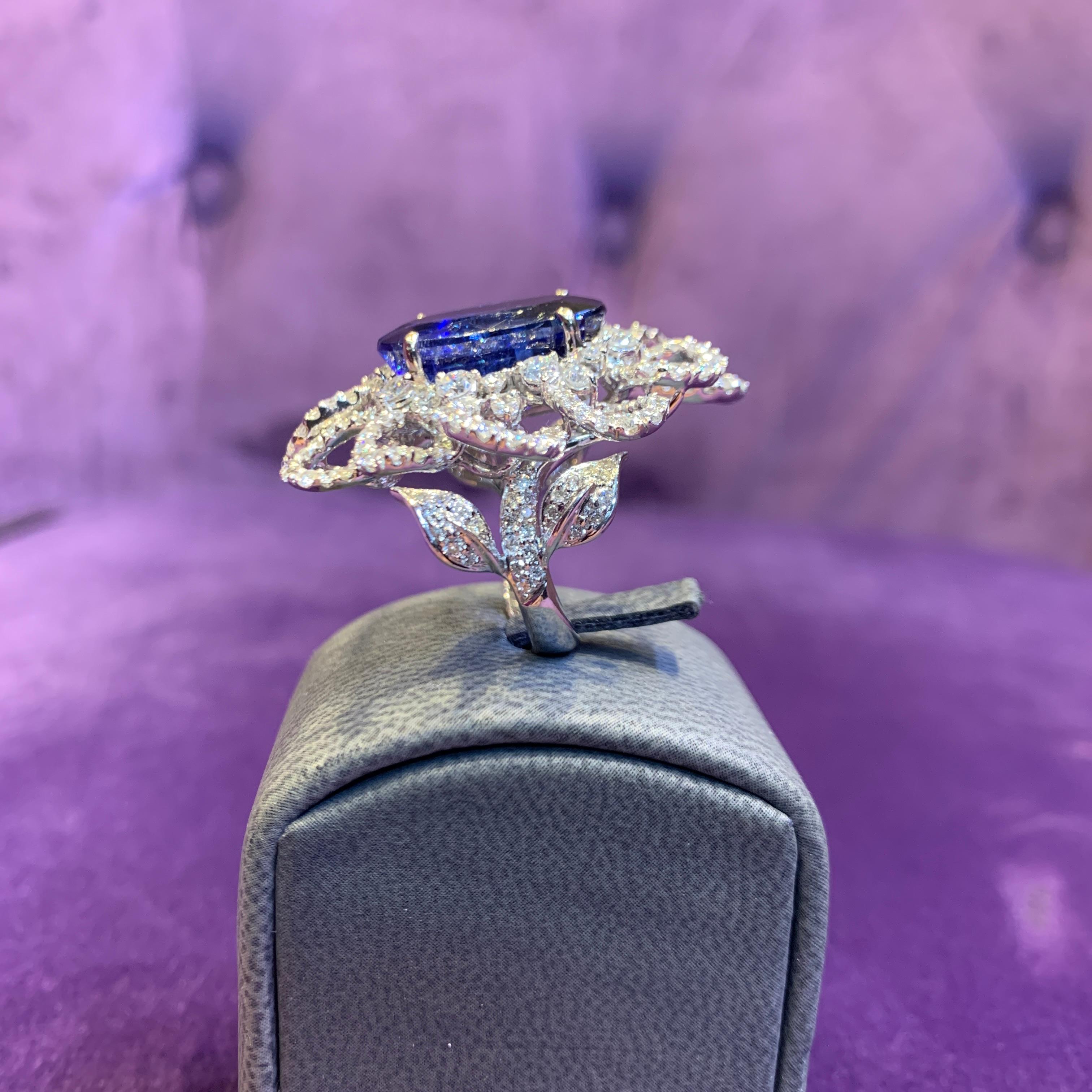 Flower Motif Sapphire & Diamond Ring For Sale 5
