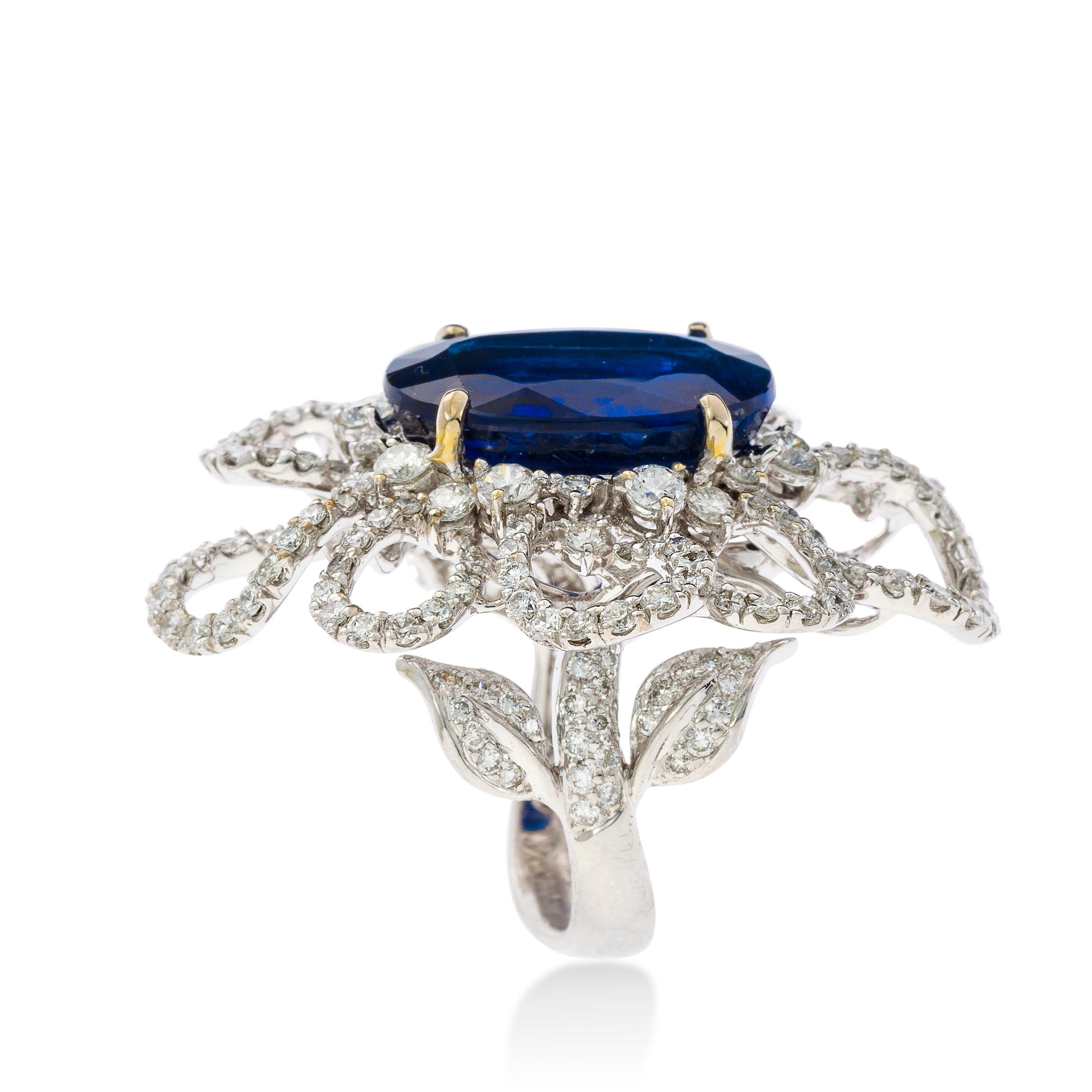 Flower Motif Sapphire & Diamond Ring In Excellent Condition For Sale In New York, NY