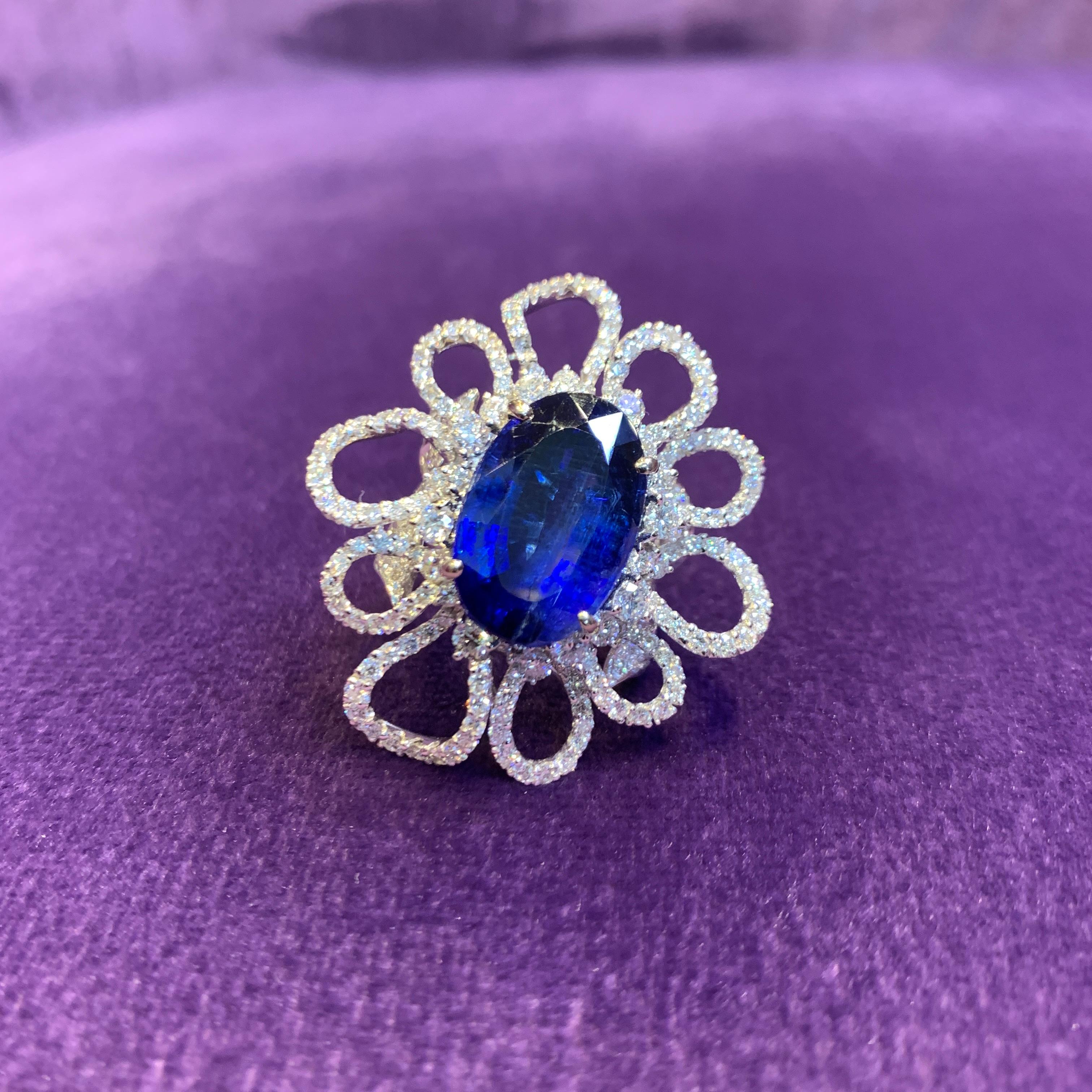 Women's Flower Motif Sapphire & Diamond Ring For Sale