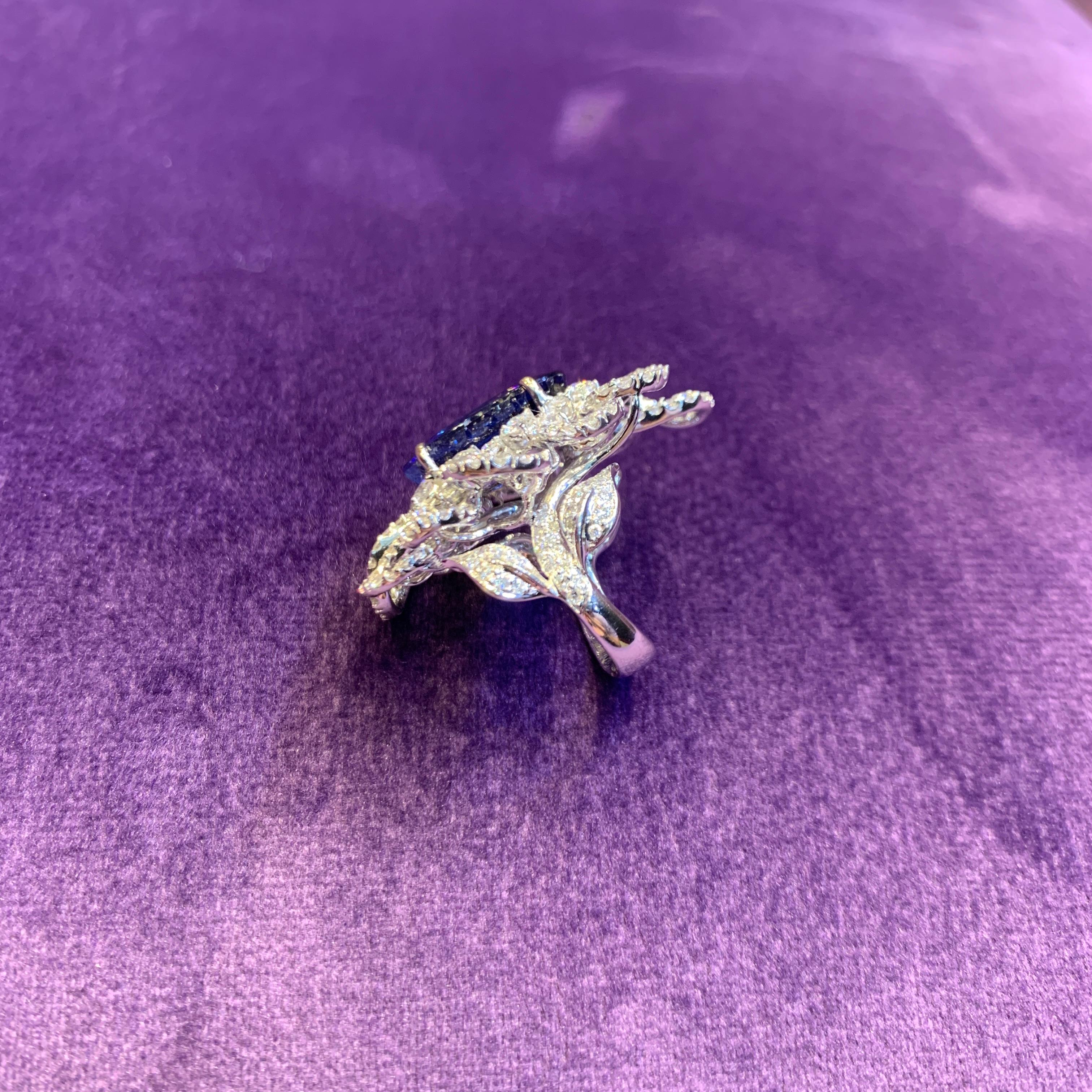 Flower Motif Sapphire & Diamond Ring For Sale 2