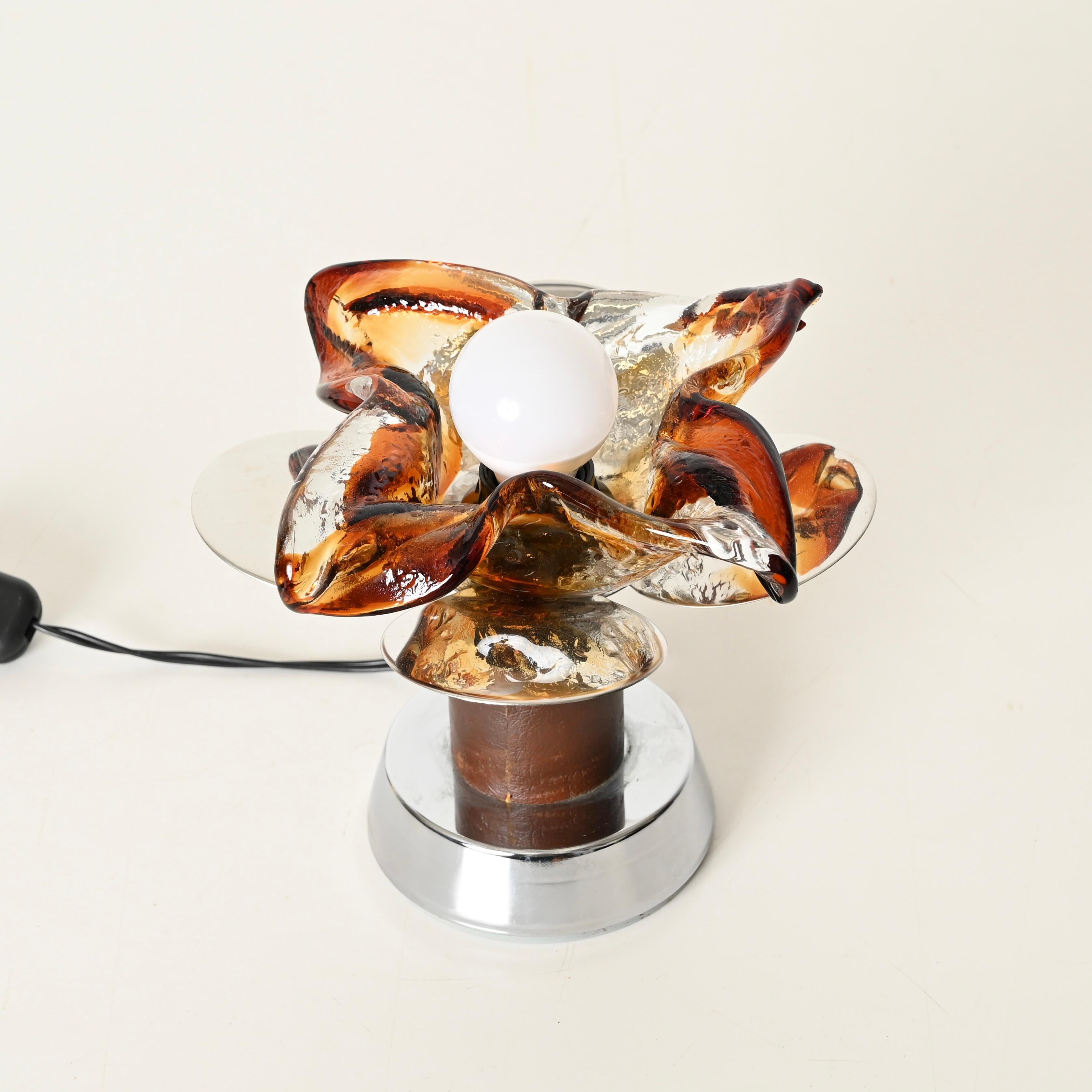 Lámparas de sobremesa Flor de cristal de Murano en cromo y cuero de Mazzega, Italia, años 70 en venta 5