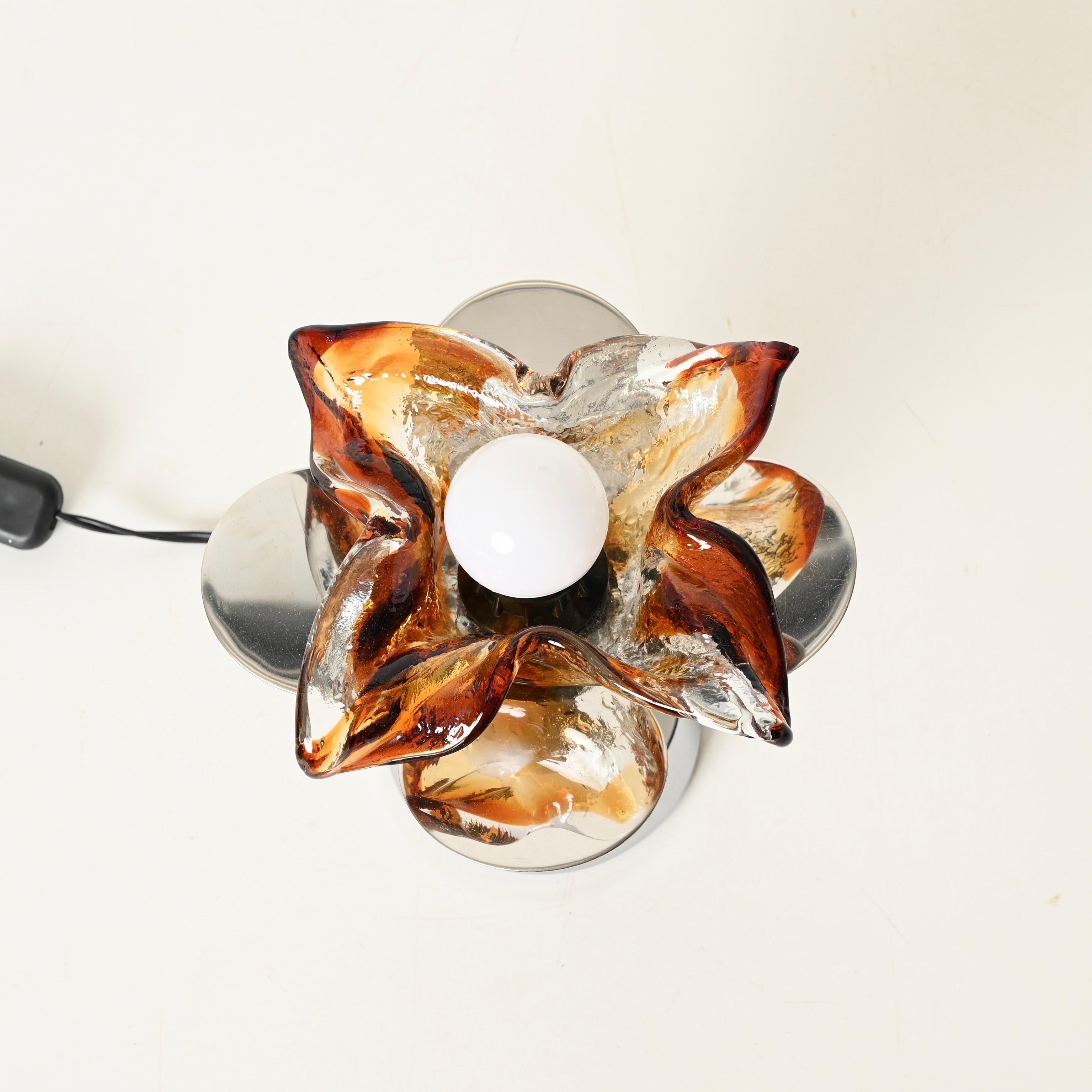 Lámparas de sobremesa Flor de cristal de Murano en cromo y cuero de Mazzega, Italia, años 70 en Bueno estado para la venta en Roma, IT