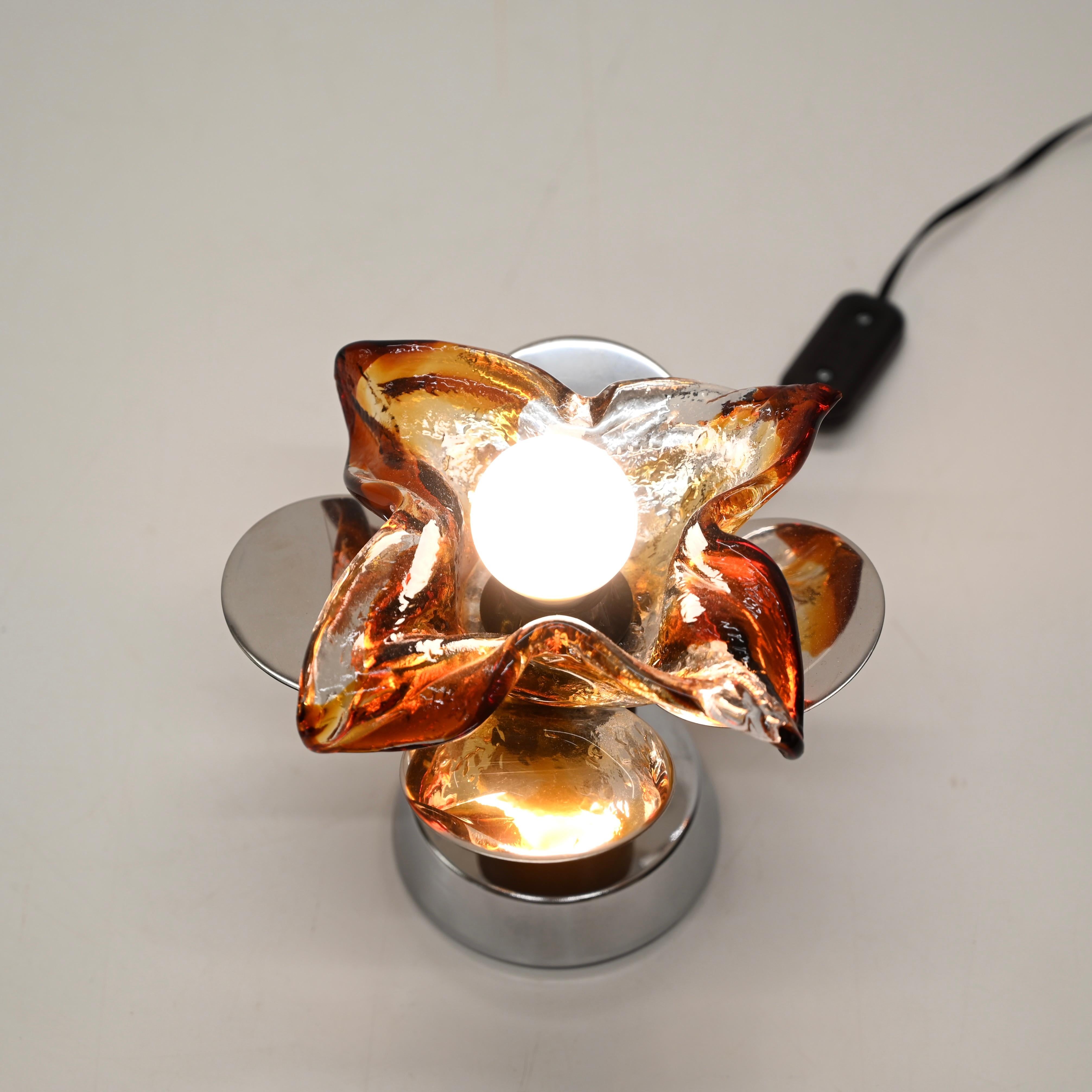 Lámparas de sobremesa Flor de cristal de Murano en cromo y cuero de Mazzega, Italia, años 70 Vidrio soplado en venta