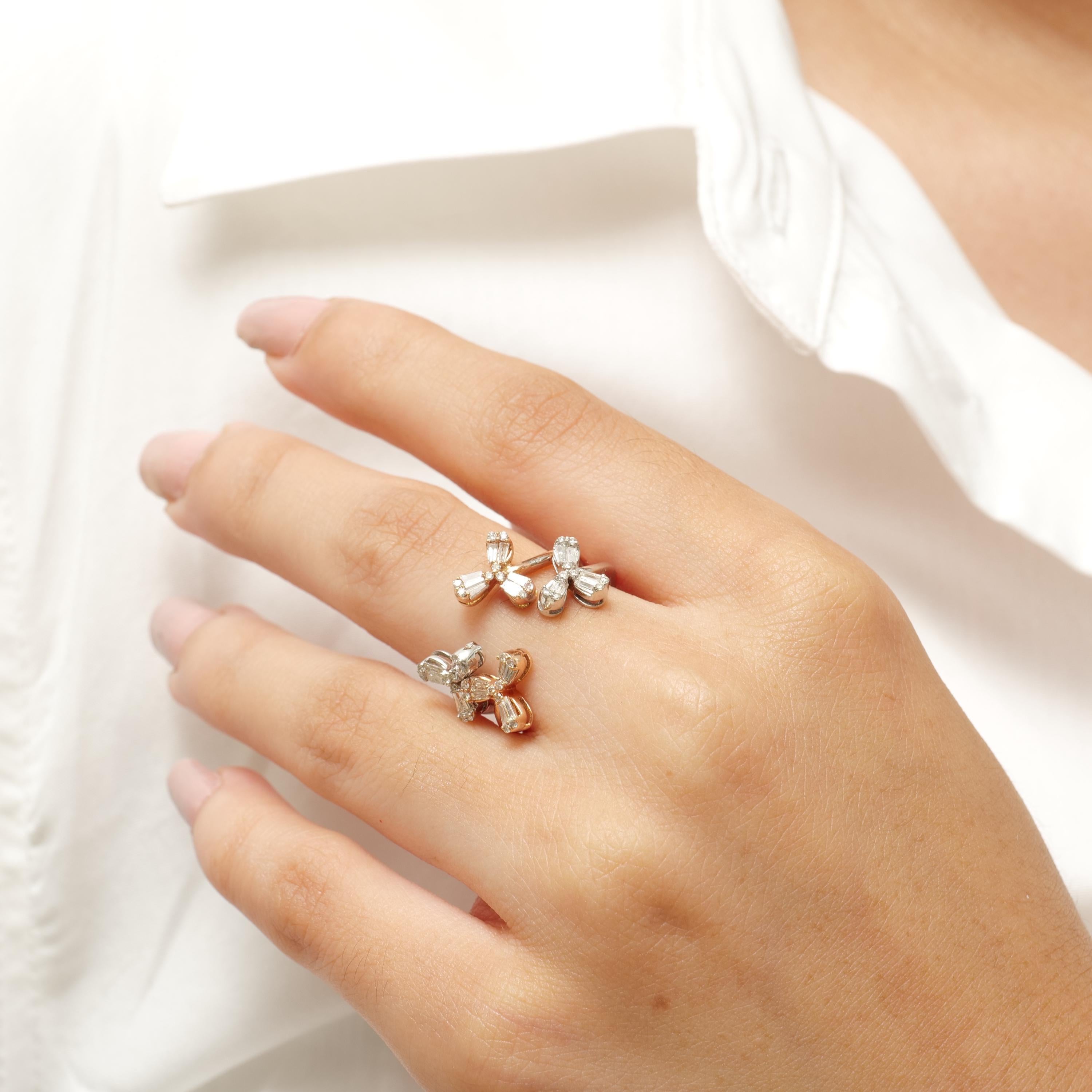 Flower Natural Diamond Cocktail Ring in 14k Solid Gold (Certified) Corte redondo en venta