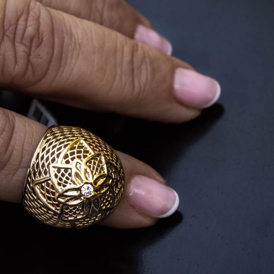 Contemporary  18 Karat Gold Flower Net Bombe Ring, Diamond For Sale