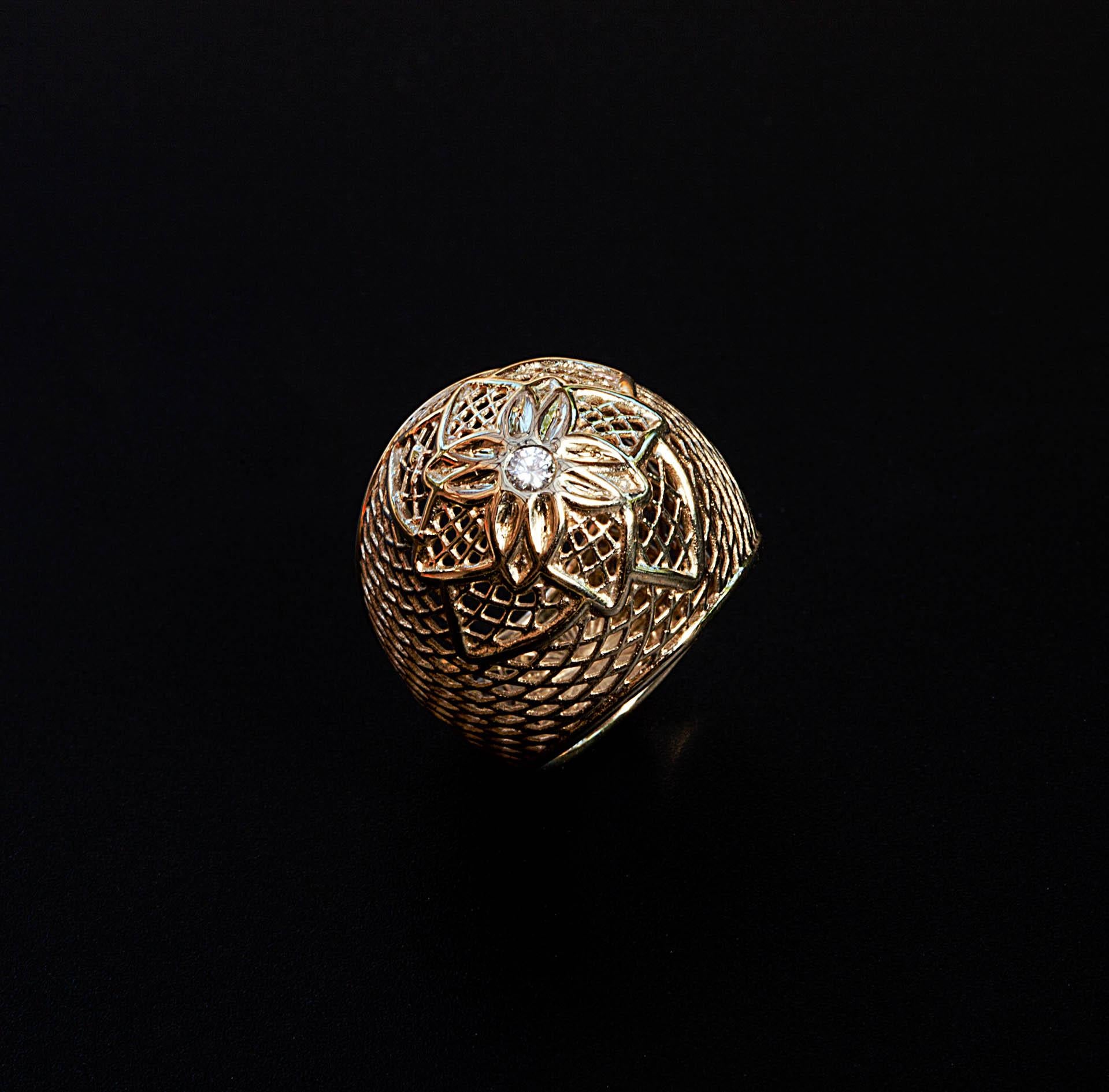 Women's  18 Karat Gold Flower Net Bombe Ring, Diamond For Sale