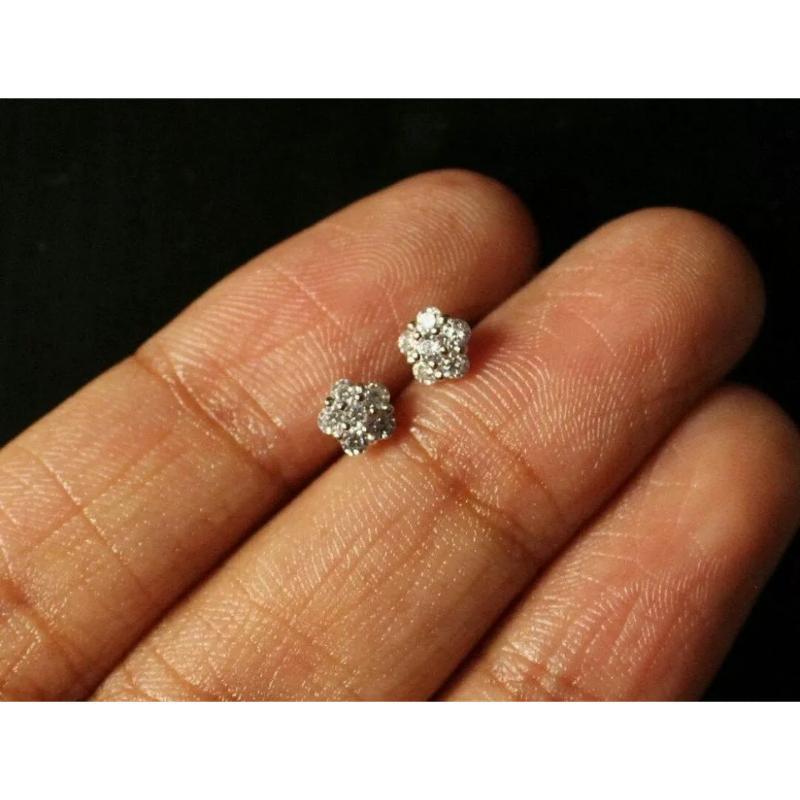 Flower Nose Piercing 14k Solid Gold Diamond Floral Minimalist In New Condition For Sale In Chicago, IL
