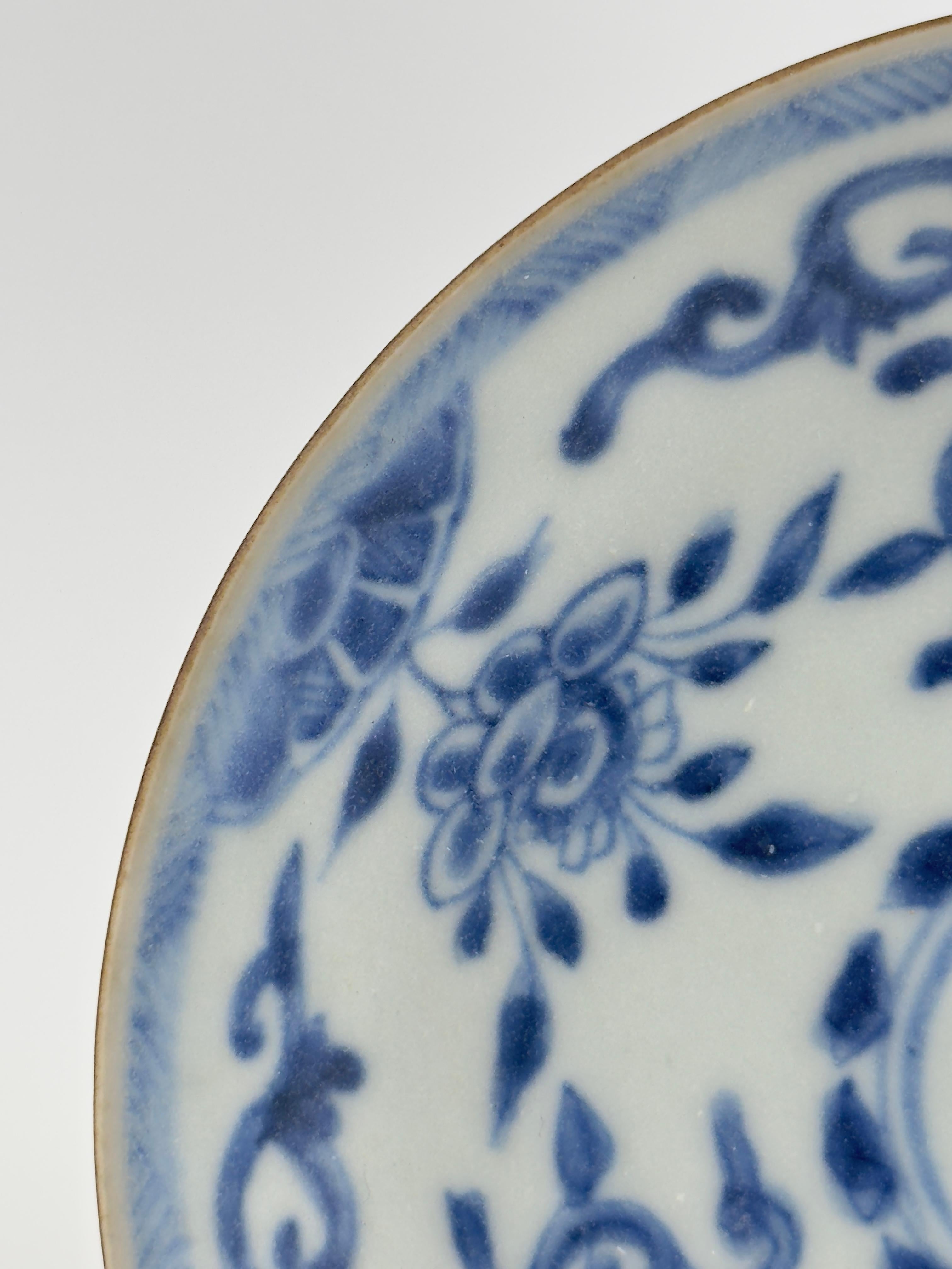 Céramique Service à thé bleu et blanc à motif de fleurs c 1725, Dynastie Qing, règne de Yongzheng en vente