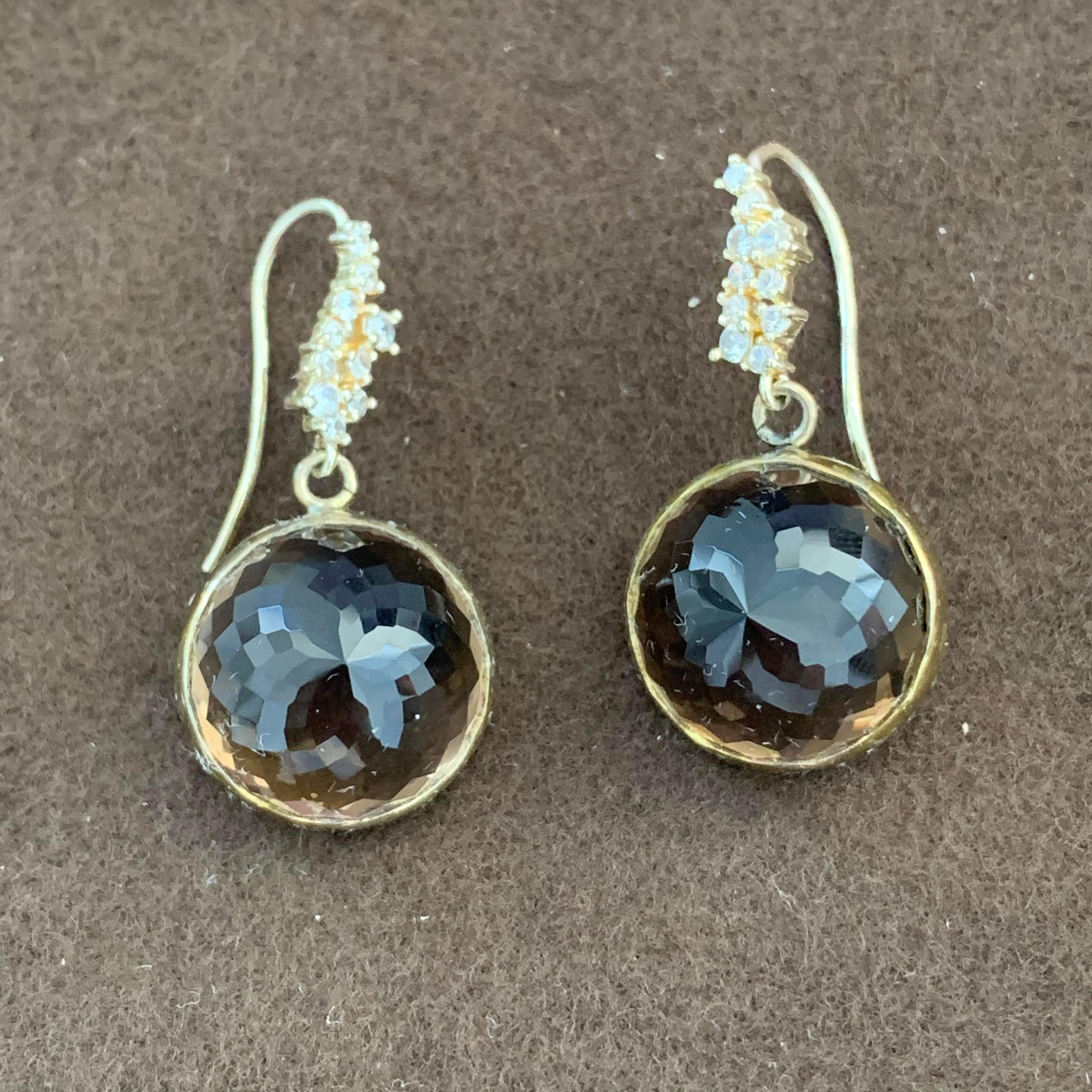 Flower pattern facet round smoky quartz vermeil hook earrings In New Condition In Los Angeles, CA