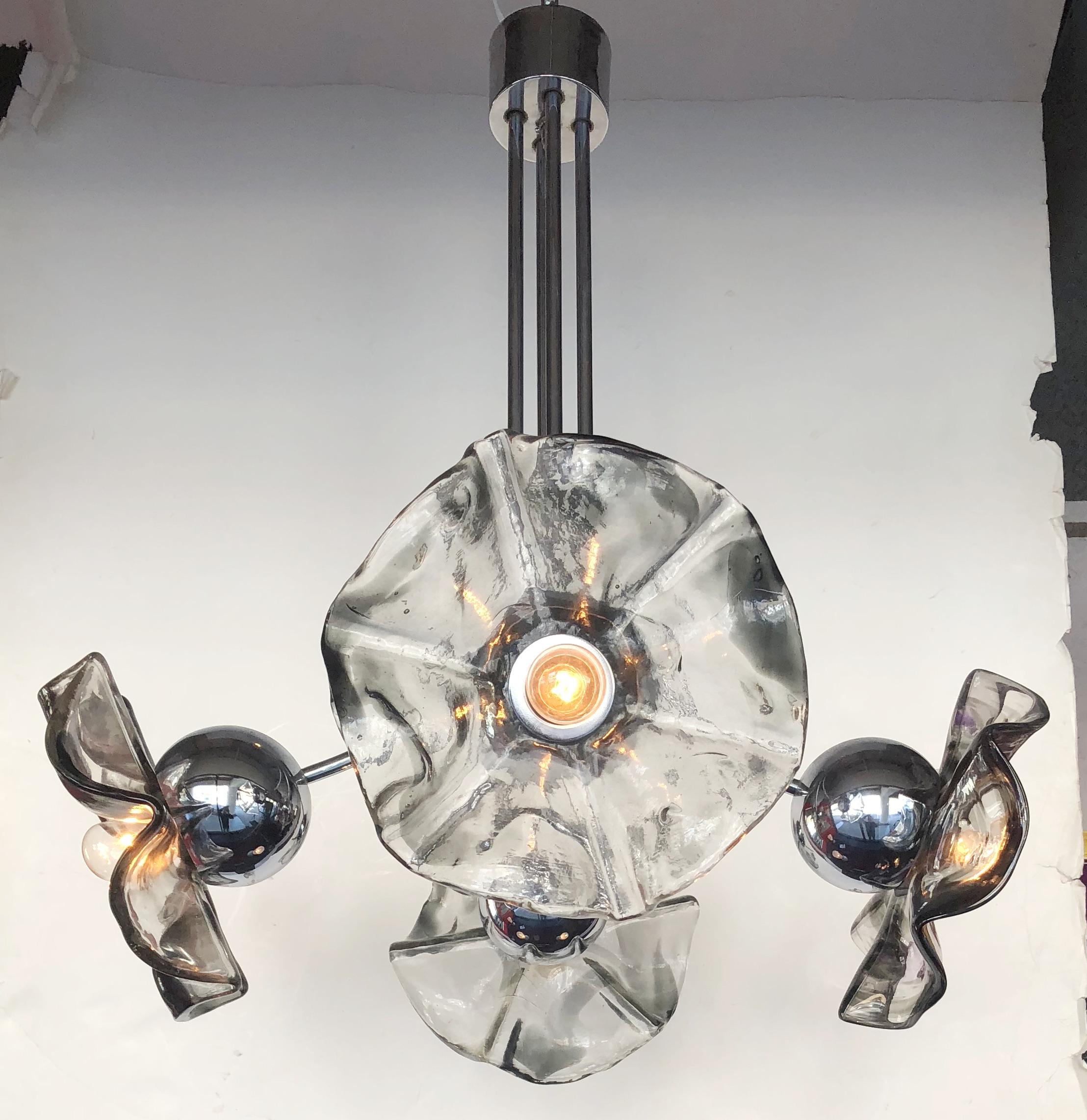 Italian vintage pendant chandelier with four hand blown Murano glass flowers in smoky colors, mounted on chrome frame / Designed by Mazzega circa 1960's / Made in Italy
4 lights / E26 or E27 type / max 60W each
Diameter: 29 inches / Height: 33