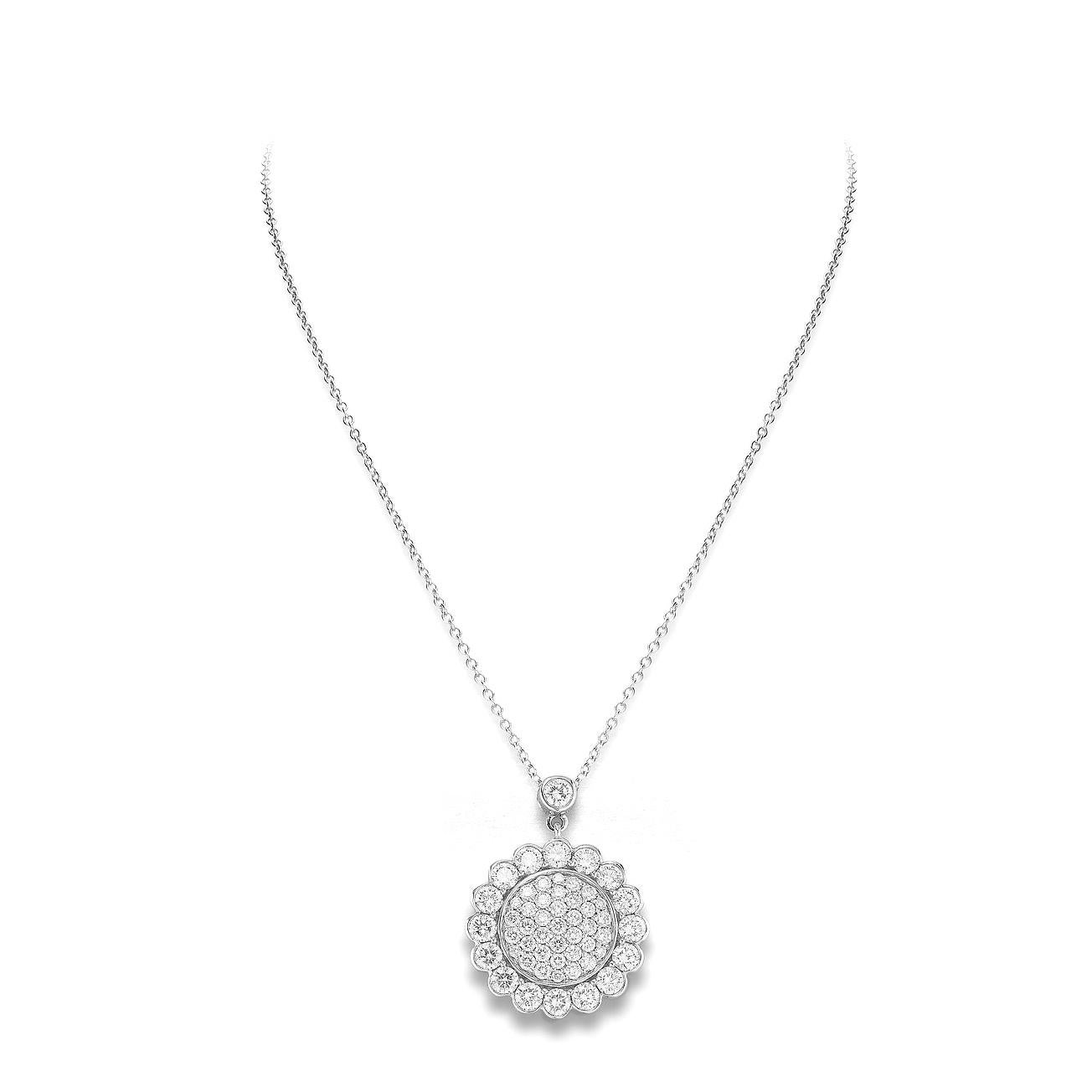 Pendant in 18kt white gold set with 54 diamonds 3.30 cts