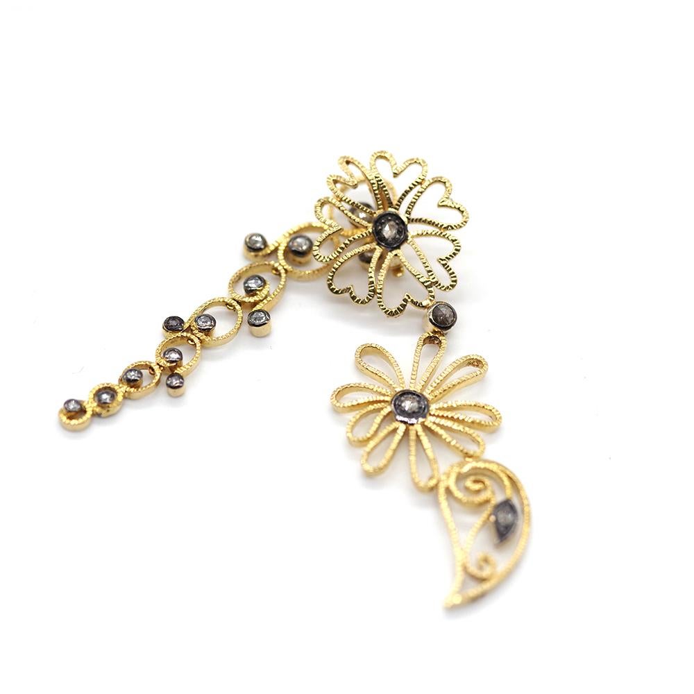 Pendentif Fleur d'Éternité en or jaune 20 carats avec diamants taille rose 0,33 carat et chaîne. Le pendentif est livré avec une chaîne en or de 16,5 pouces, également sertie d'or jaune 20 carats.