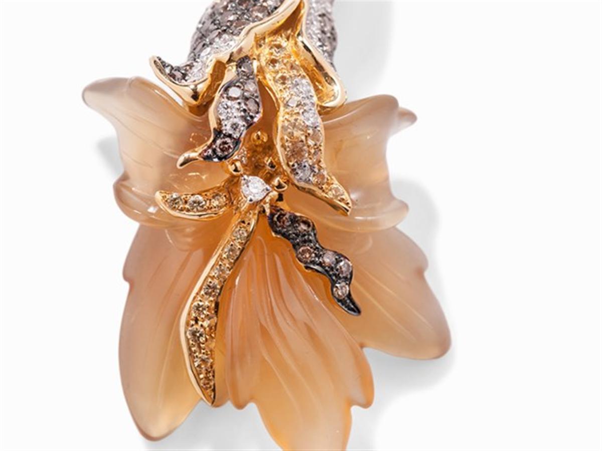 Modern Flower Pendant with white and brown Diamonds and Sapphires, 18 Karat Yellow Gold For Sale