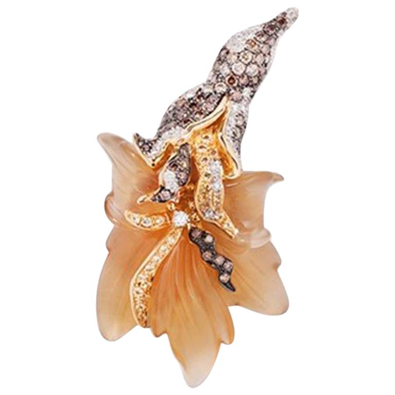 Flower Pendant with white and brown Diamonds and Sapphires, 18 Karat Yellow Gold For Sale