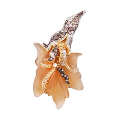 Flower Pendant with Diamonds and Sapphires, 18 Karat Yellow Gold Kavant